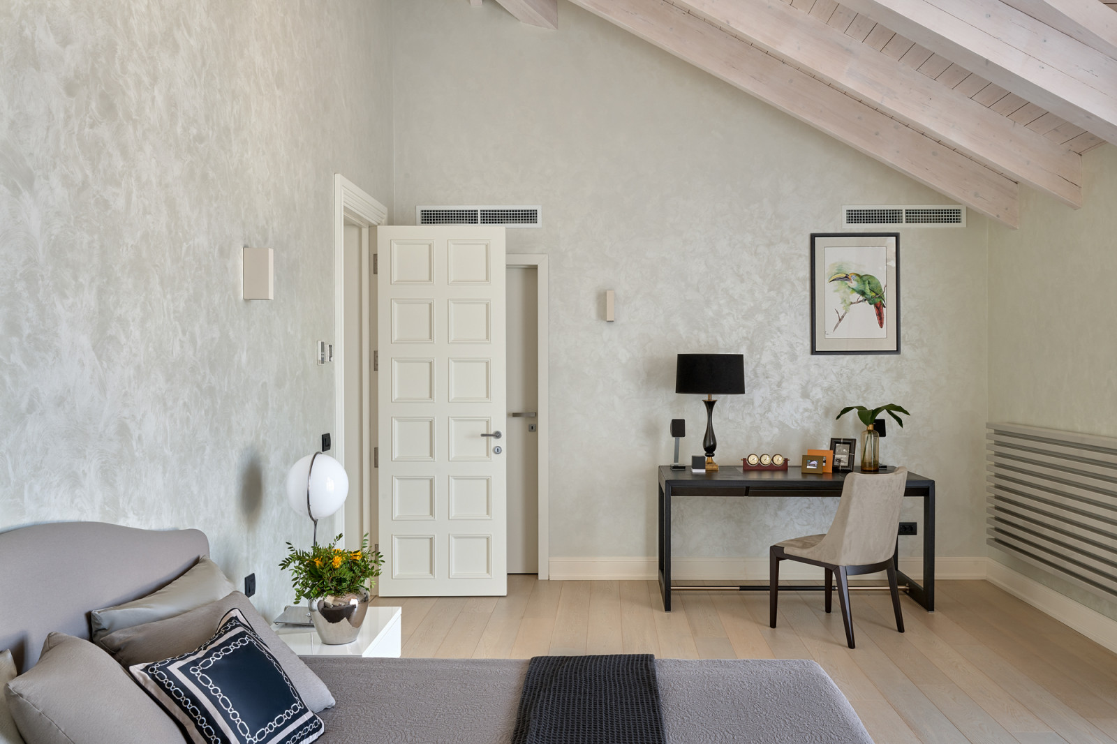 Большой загородный дом