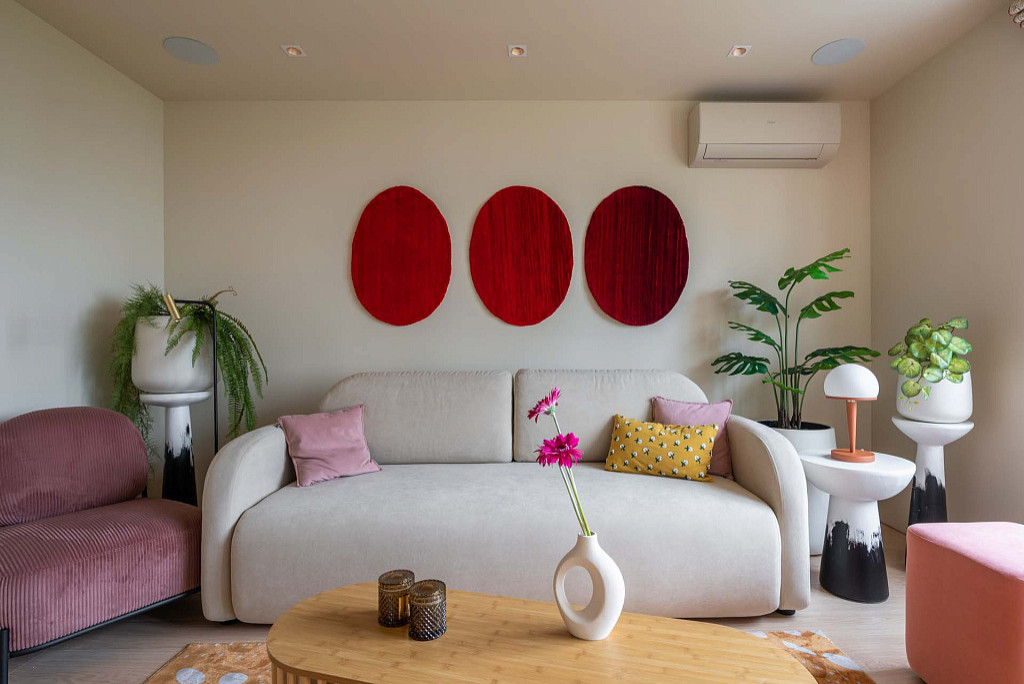 Обложка проекта: Гостиная с тремя коврами