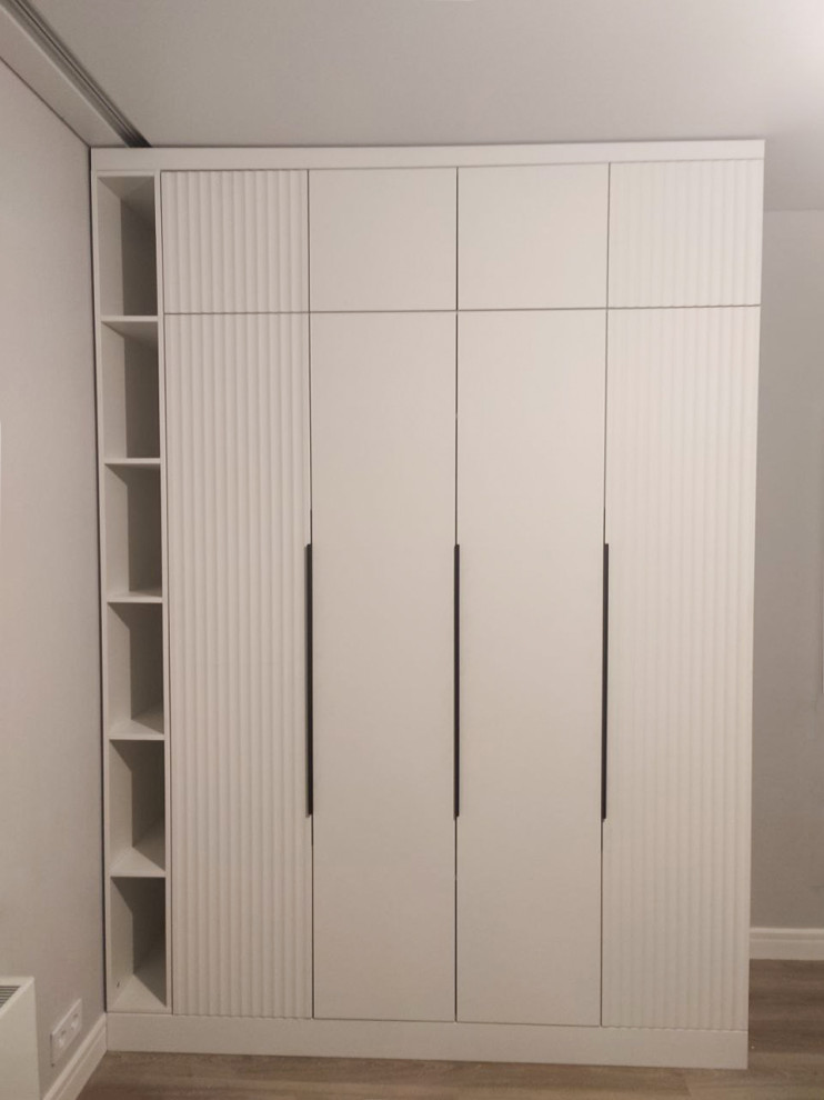 Распашные шкафы