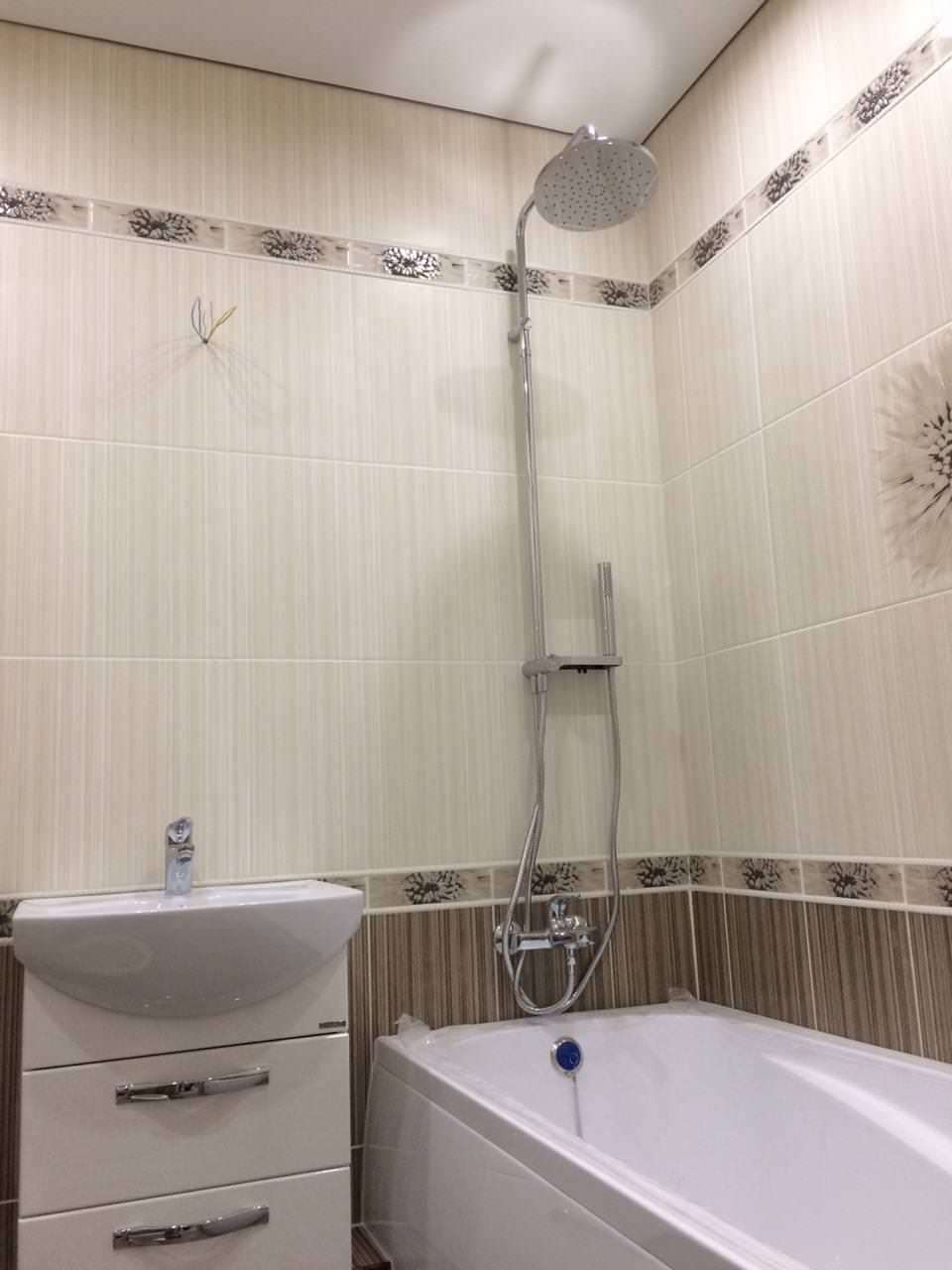 Процесс укладки плитки