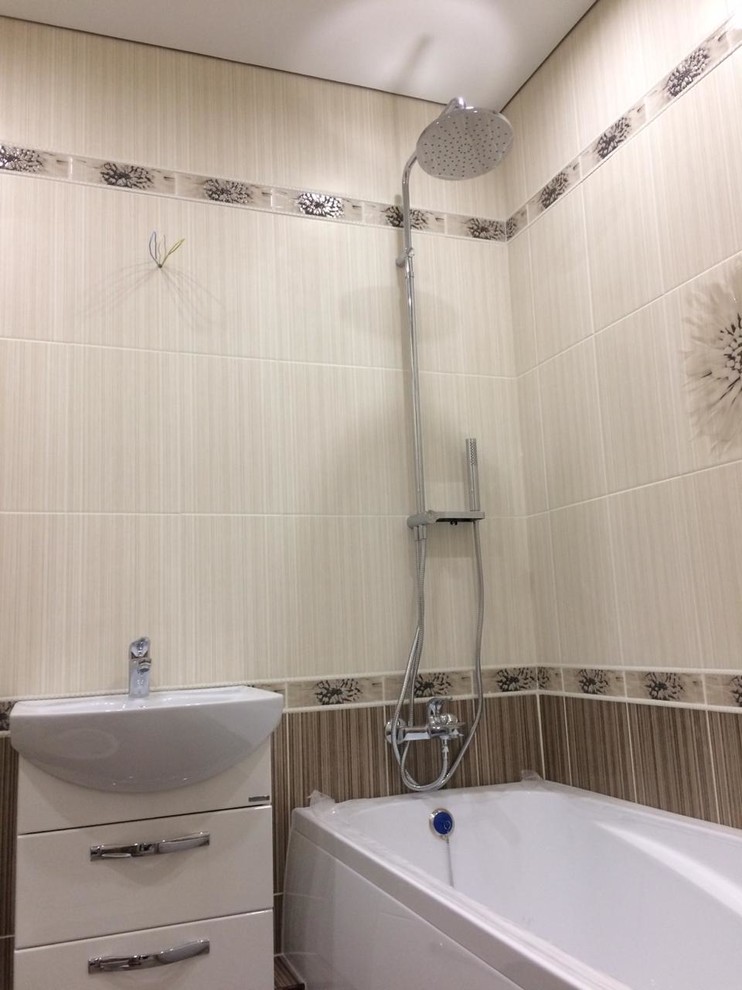 Процесс укладки плитки