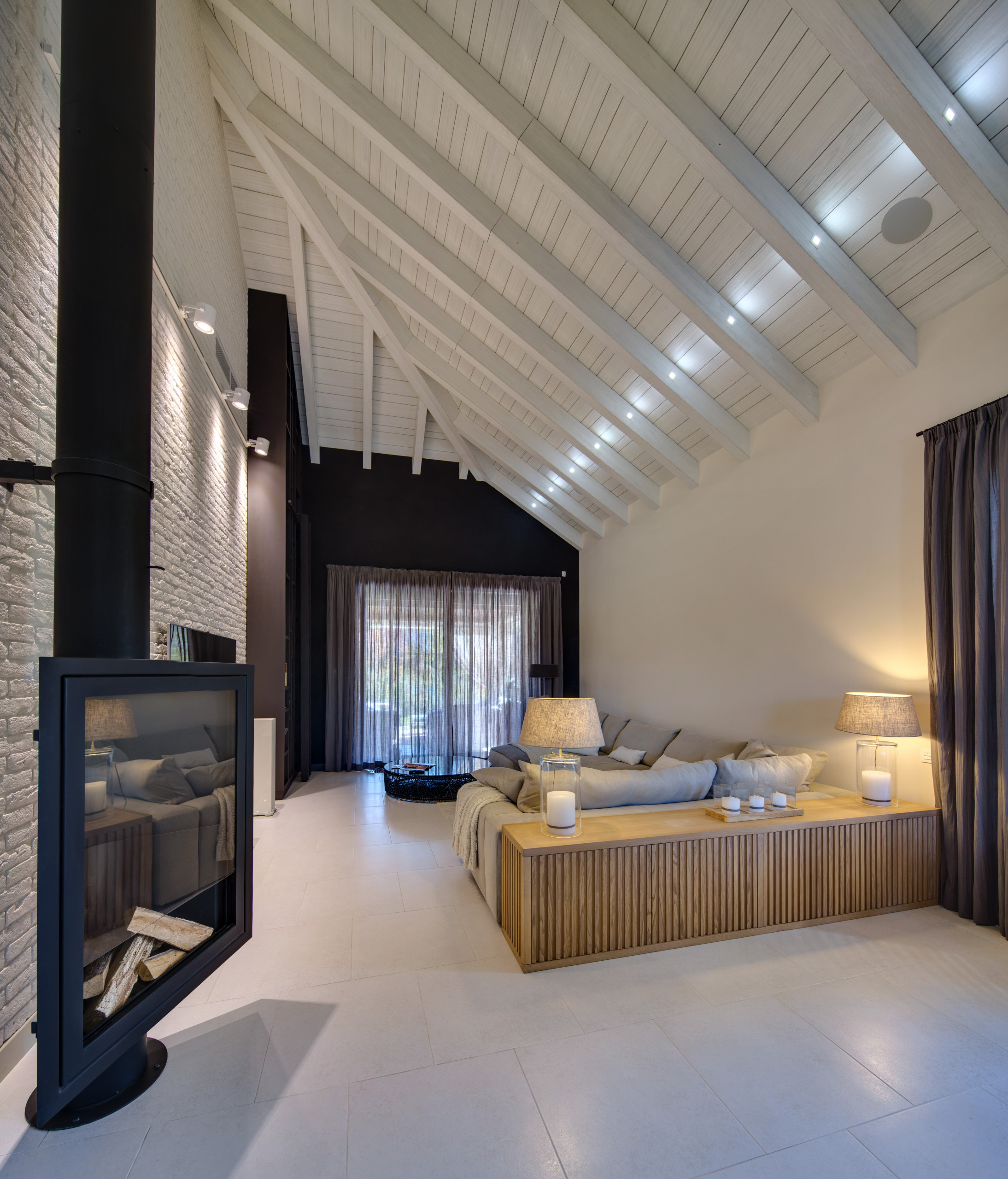 Houzz Украина: Дом с гардеробной под крышей для молодой семьи