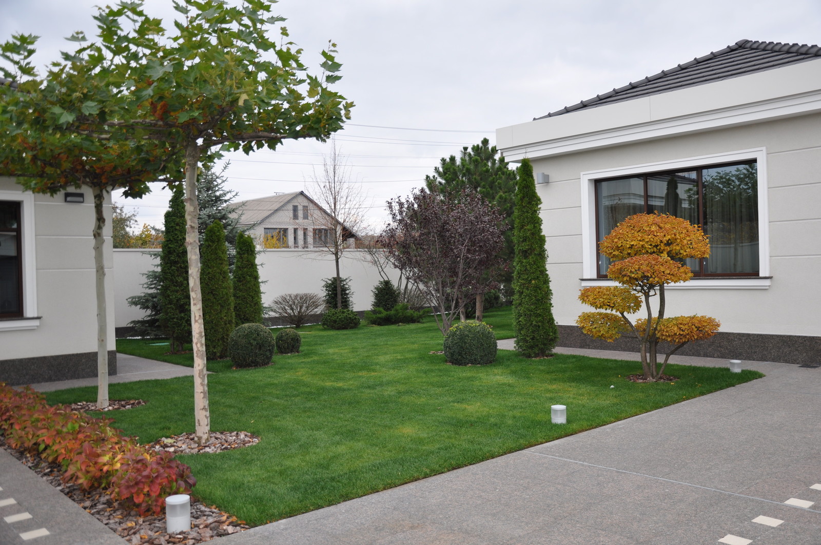 Private contemporary garden / Частный современный сад.