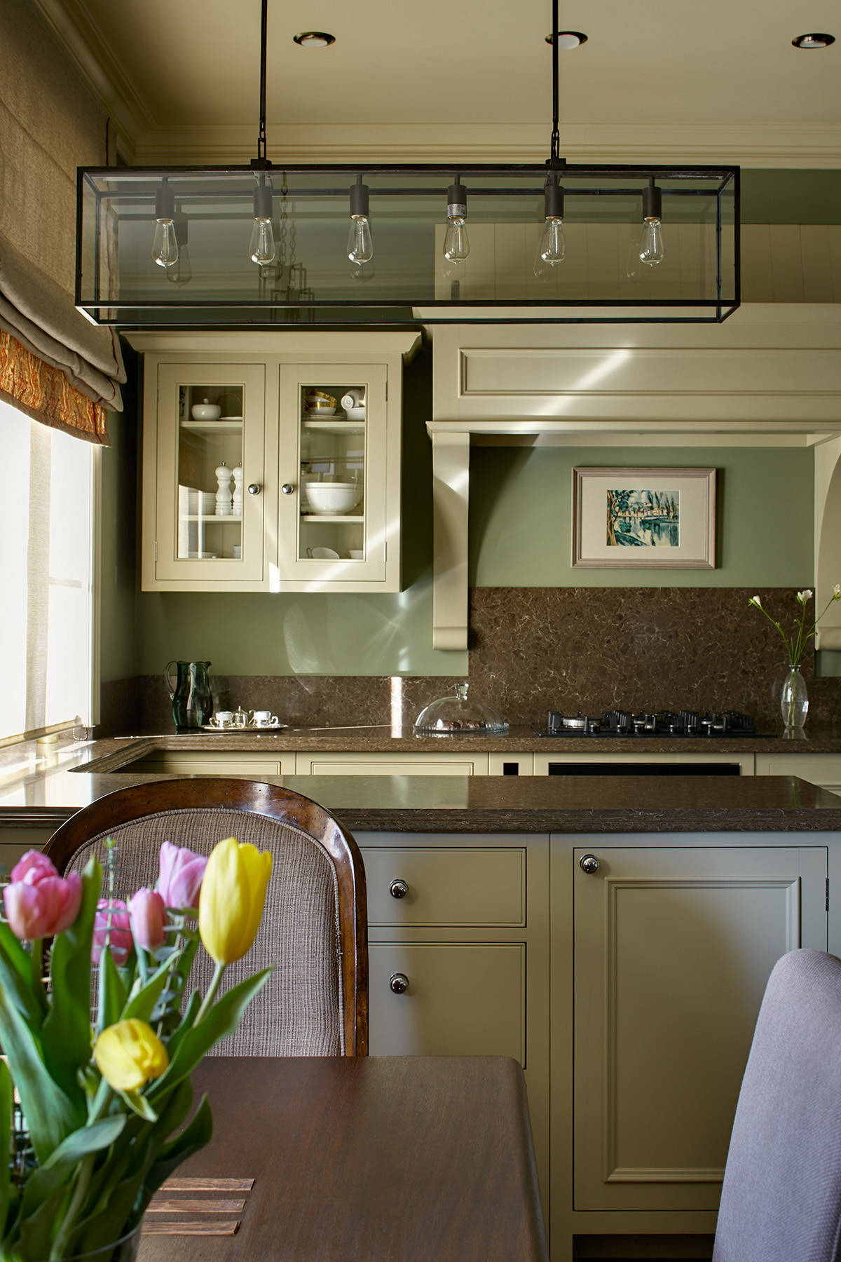 Houzz тур: Таунхаус с зелёными стенами и второй кухней