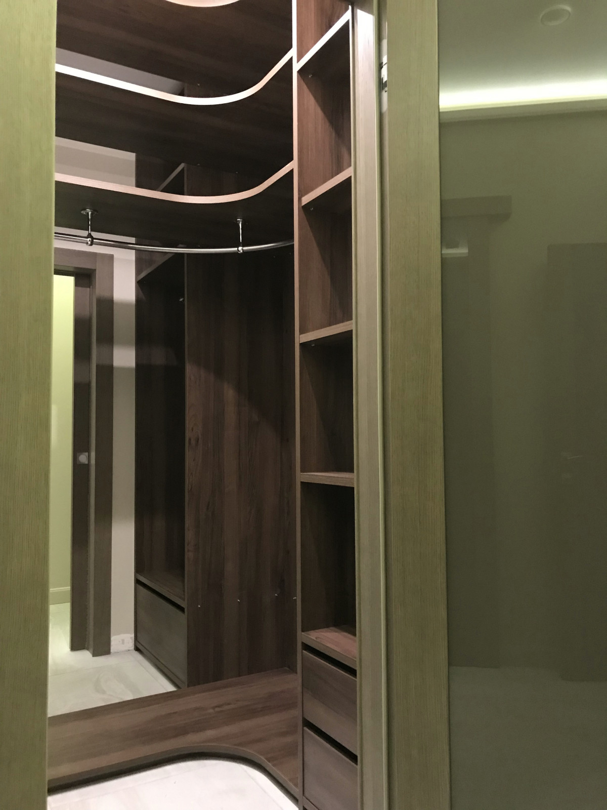 Вместительный гардероб