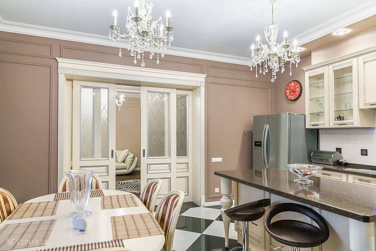 Дверь из массива бука Рим в интерьере "В тауповых тонах"