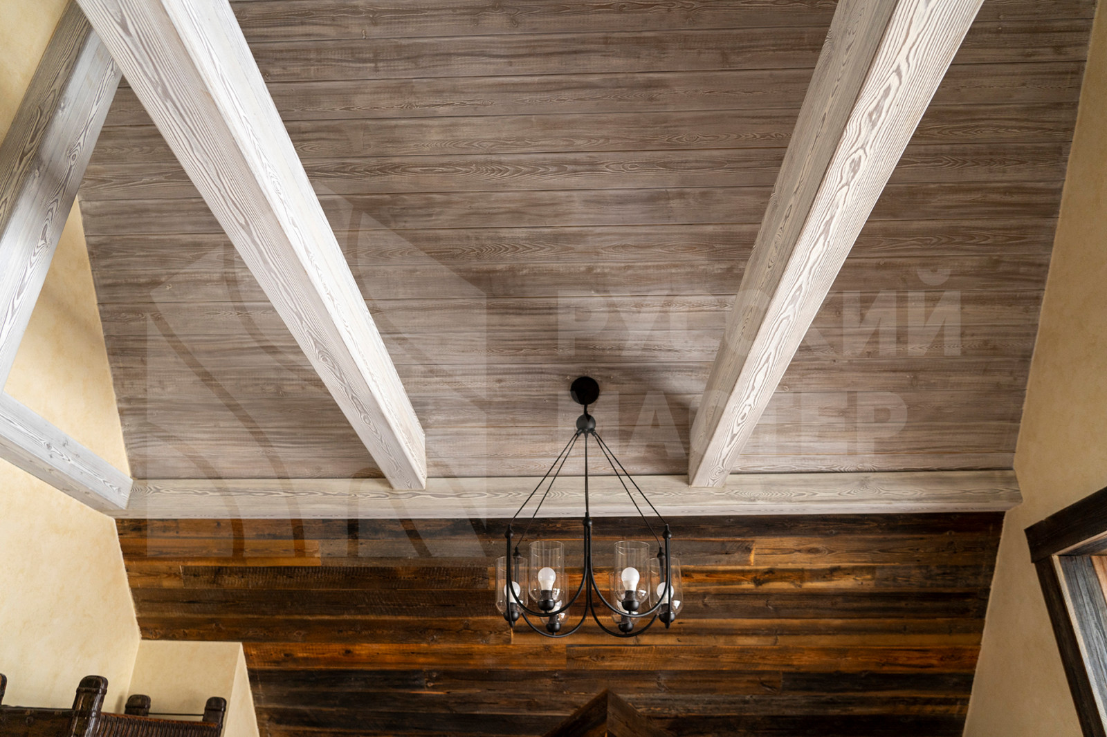 Амбарная доска в современном интерьере