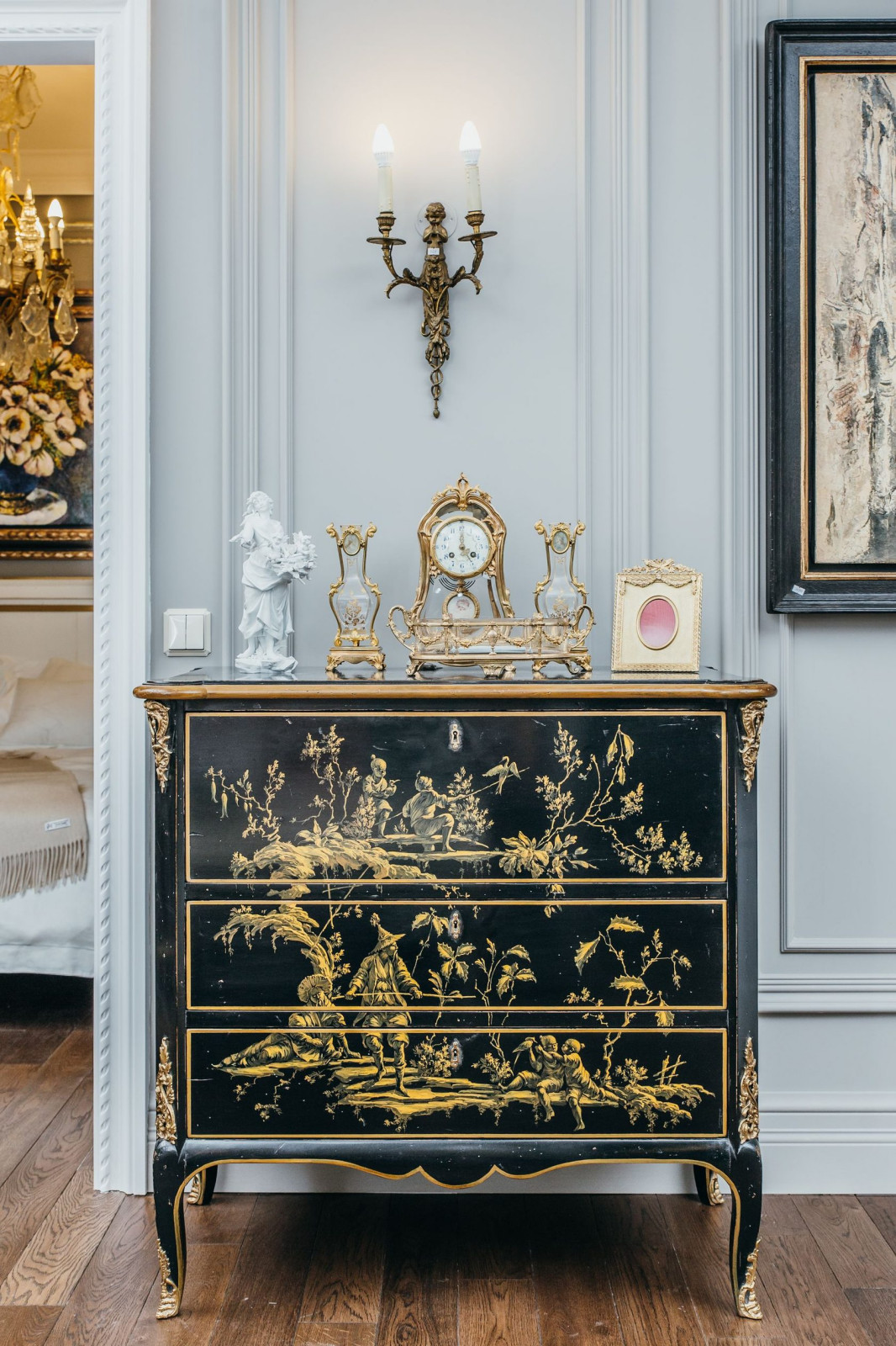 Салон предметов интерьера и антиквариата в Москве