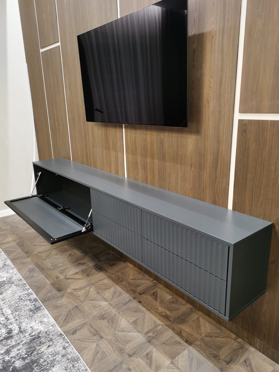 Обложка проекта: ТВ тумба в загородный дом