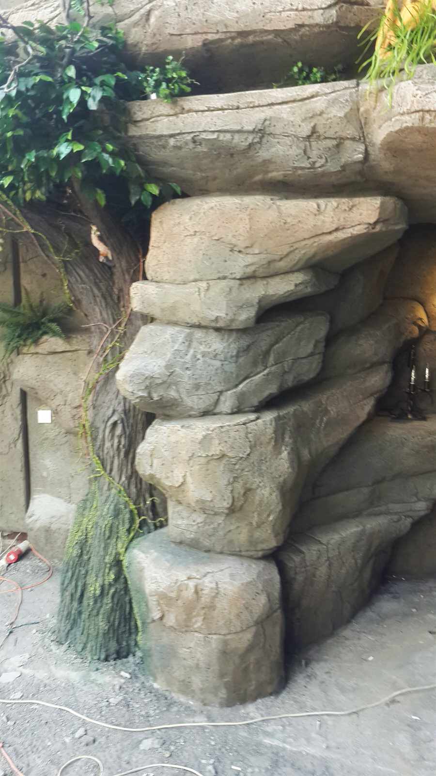 Искусственные скалы.