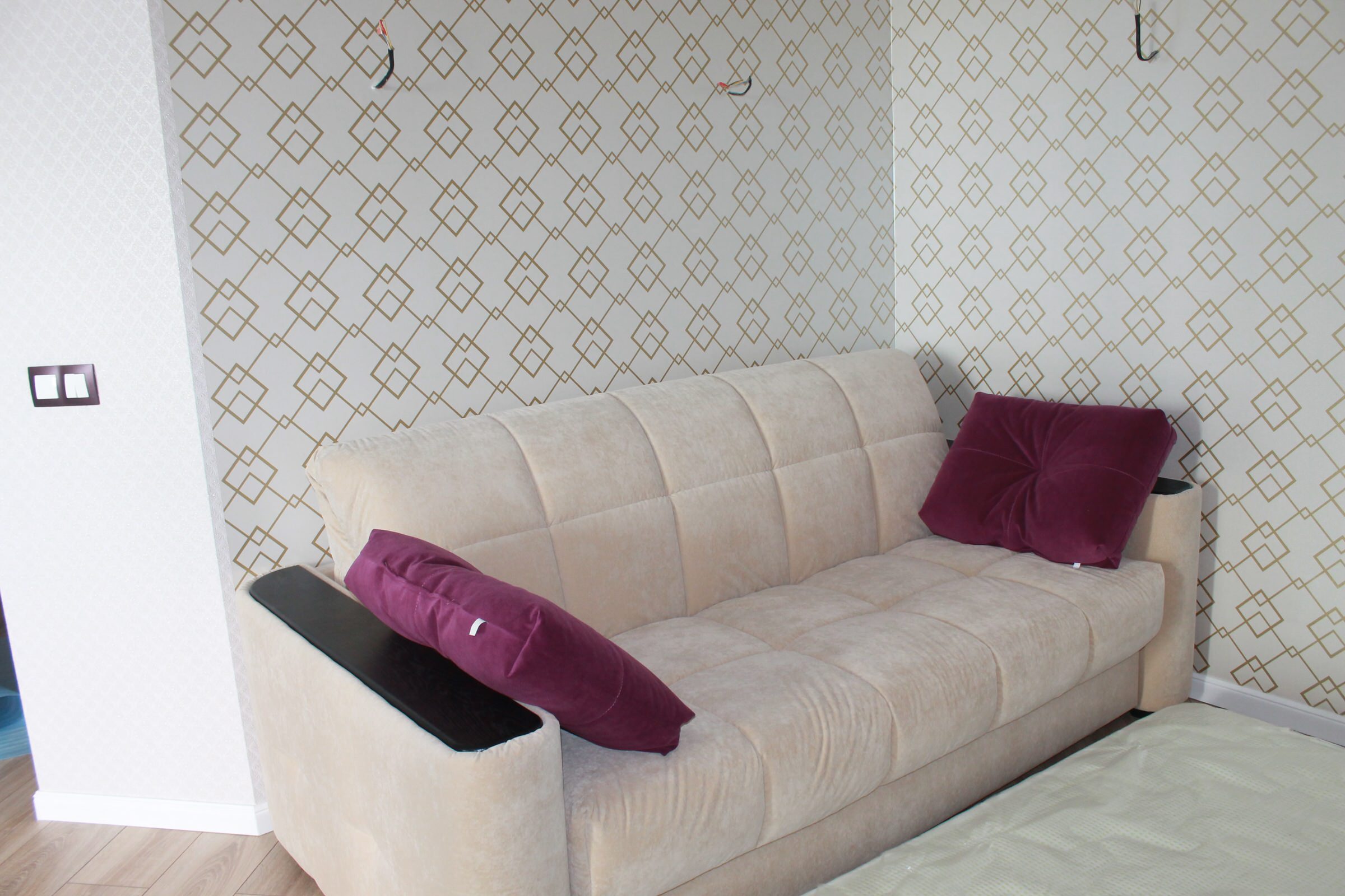 Квартира в стиле современной классики в фиолетовых тонах