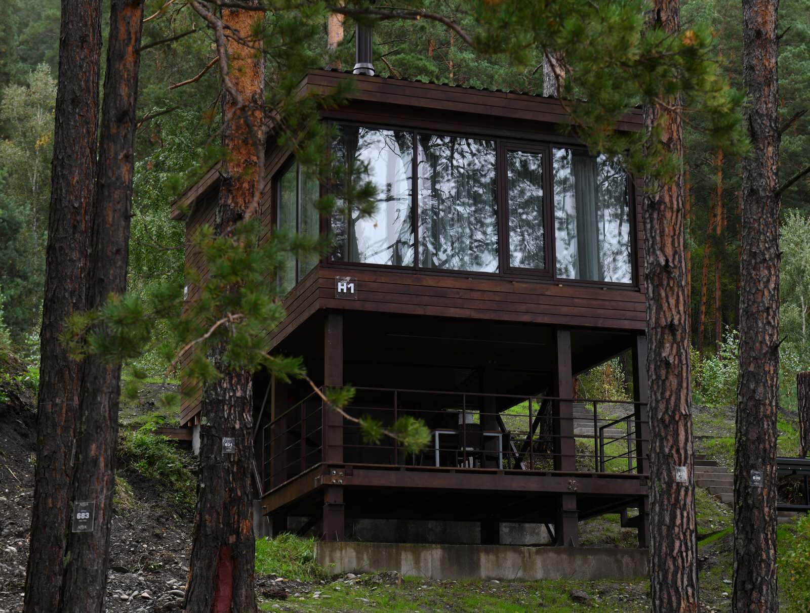 Обложка проекта: отдельно стоящие дома в эко-отеле Алтика