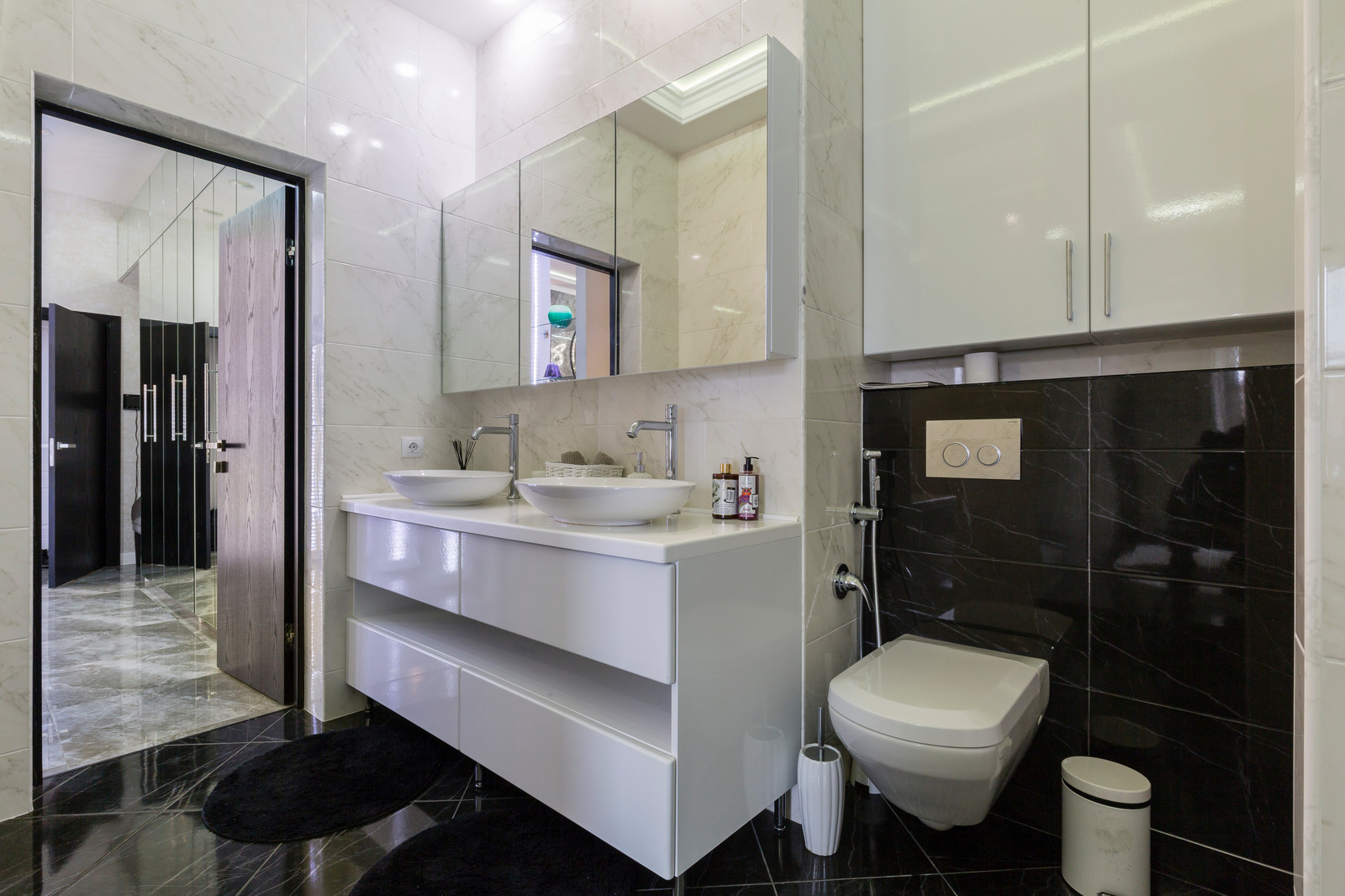 STYLISH LUX APARTMENT IN THE HEART OF THE CITY