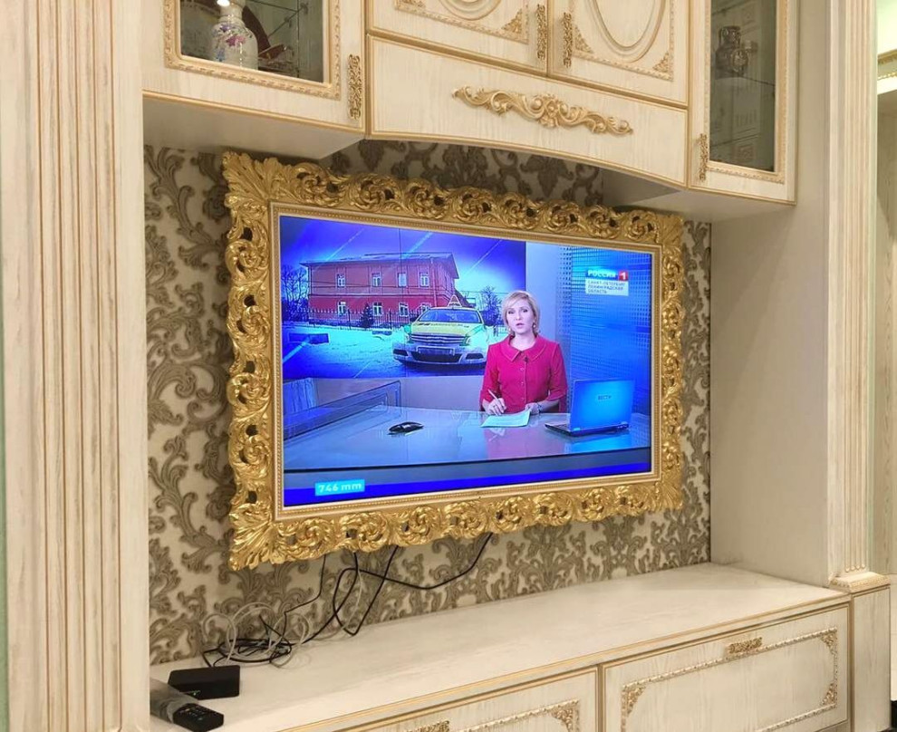 Обложка проекта: Телевизор в багете