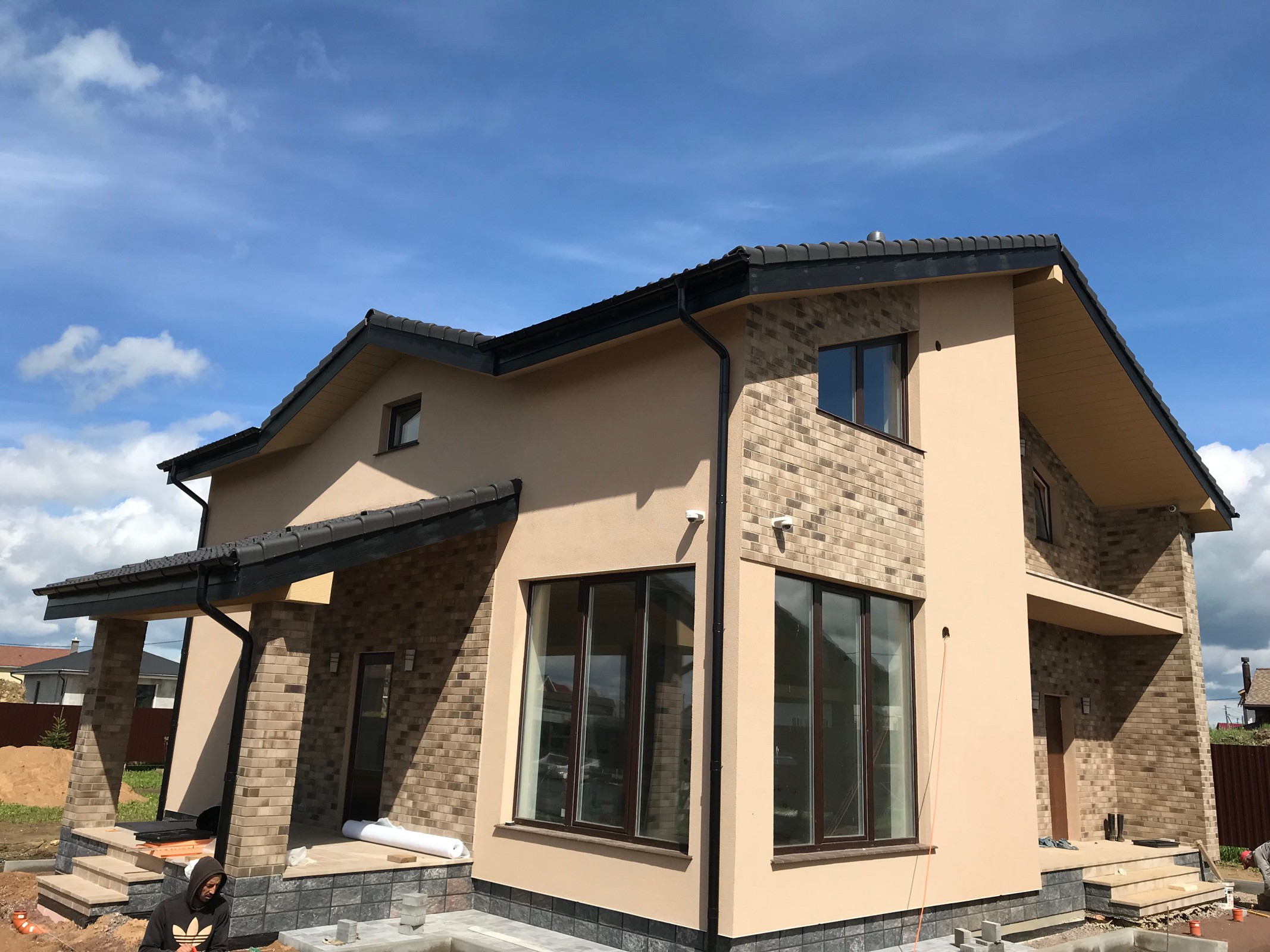 Подшивка свесов фиброцементным сайдингом Cedral.