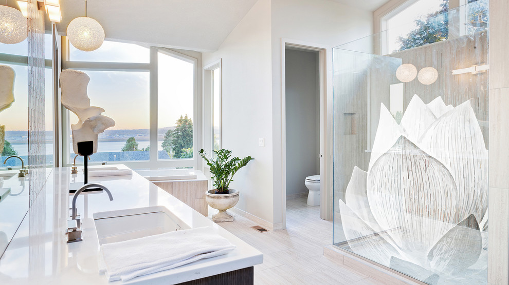 Стекло в ванной комнате