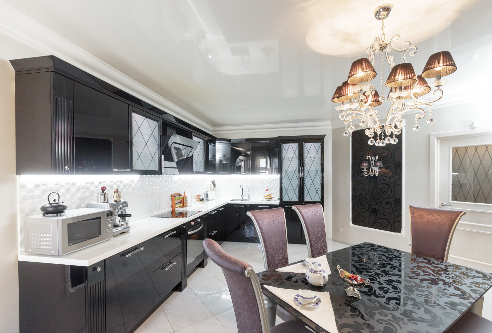 Черное и цветное