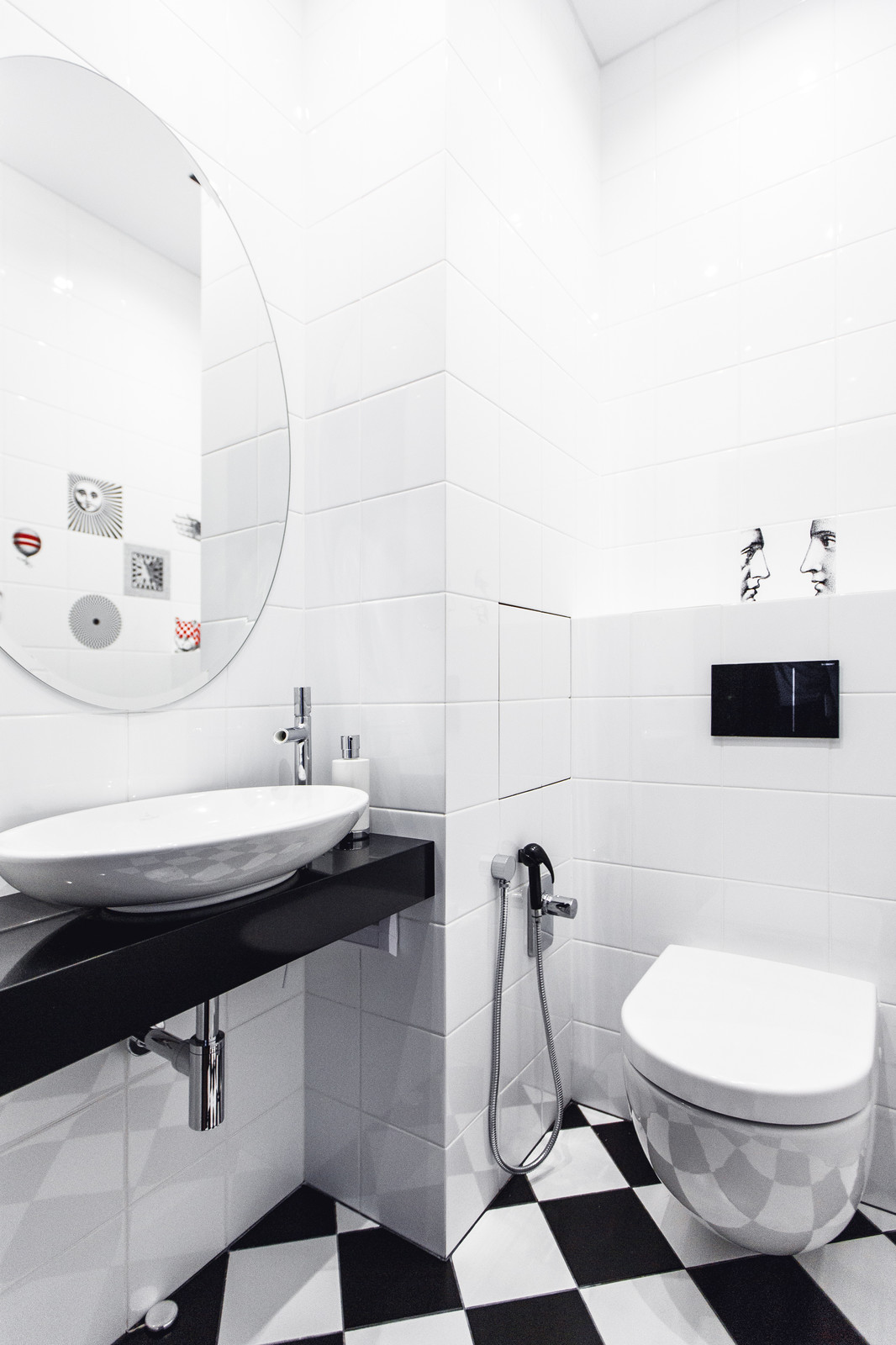 Современная квартира с мрамором на стенах