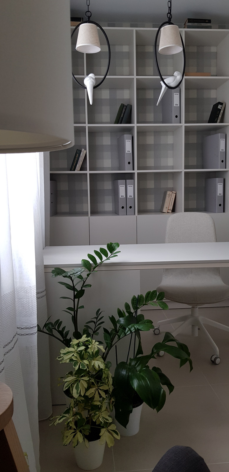 Рабочий кабинет , лестница в частном доме .