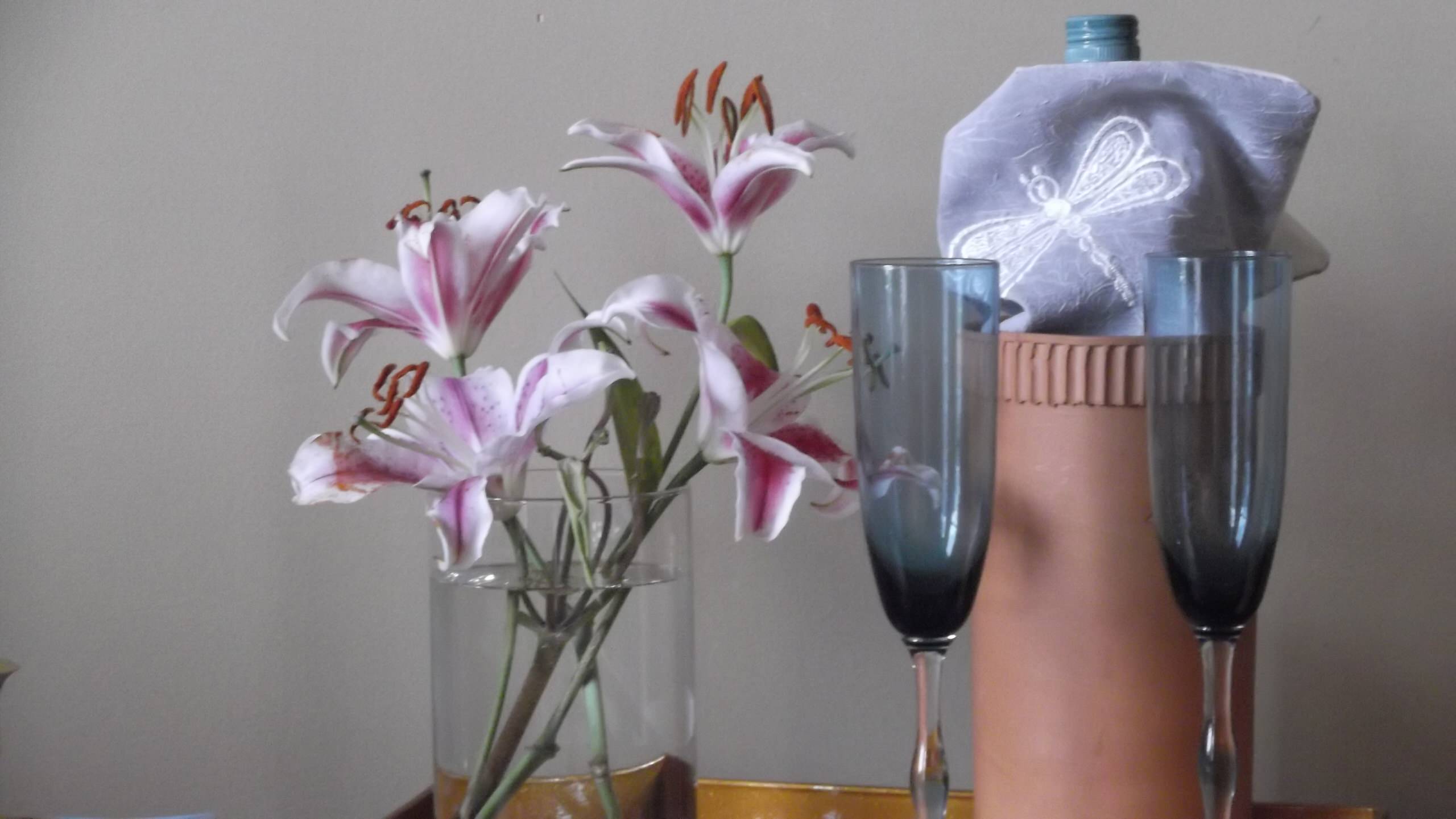 Хороший вопрос: Как правильно пить шампанское?