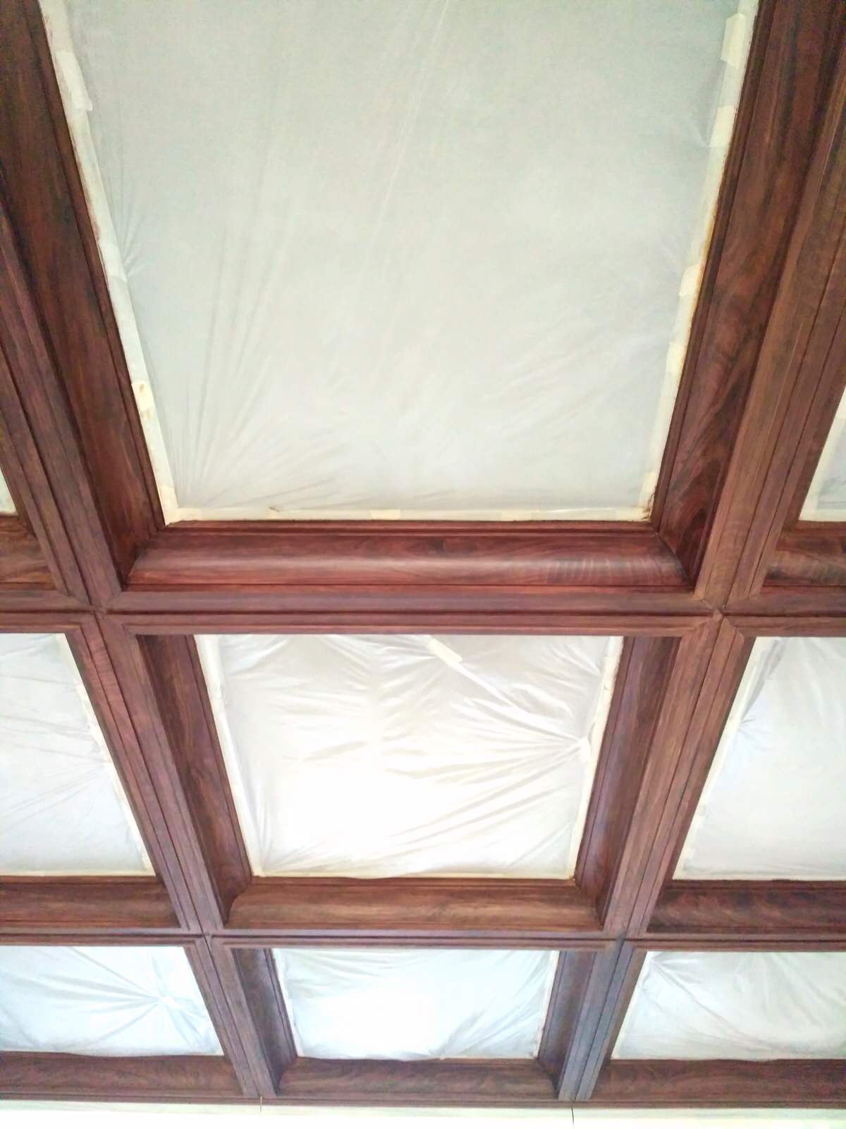 Обложка проекта: Разделка под орех гипсовых кессонов на потолке.