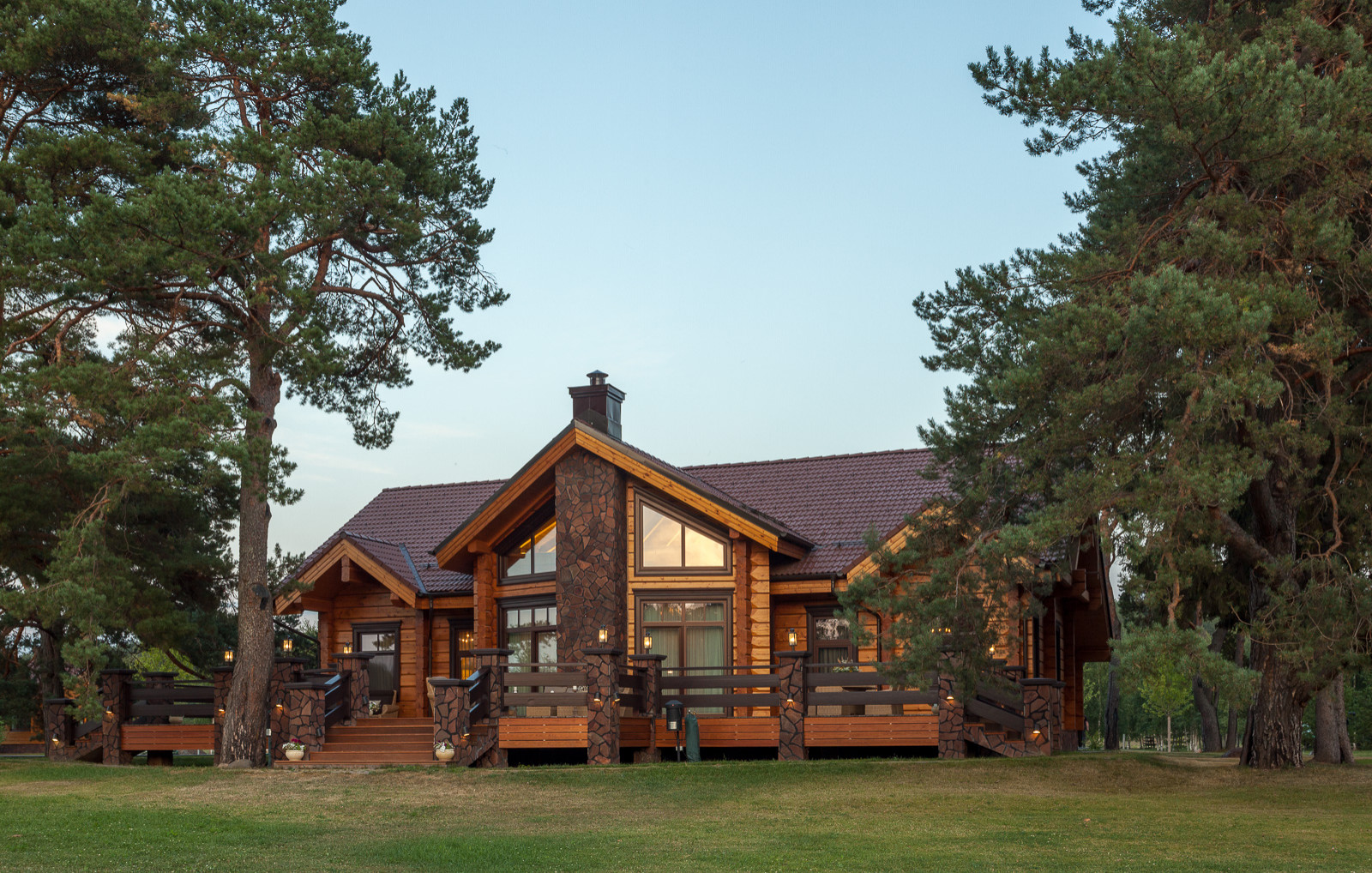 Деревянный дом в классическом стиле