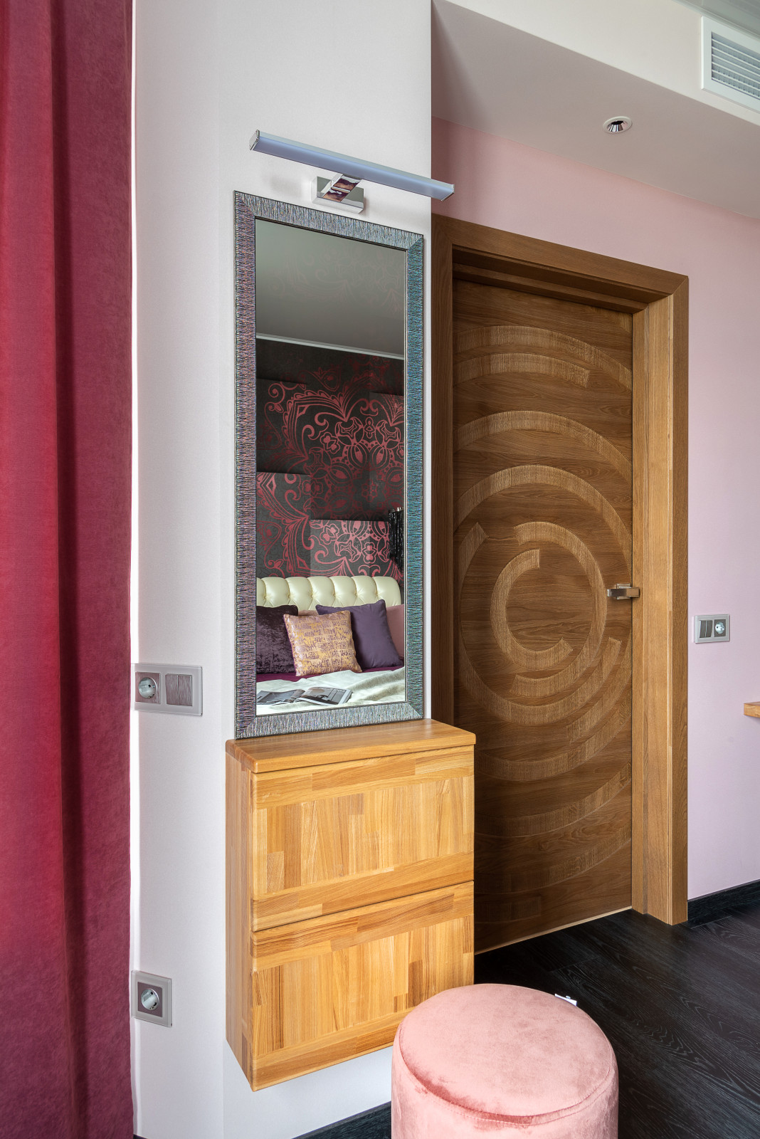 Разные полюса.