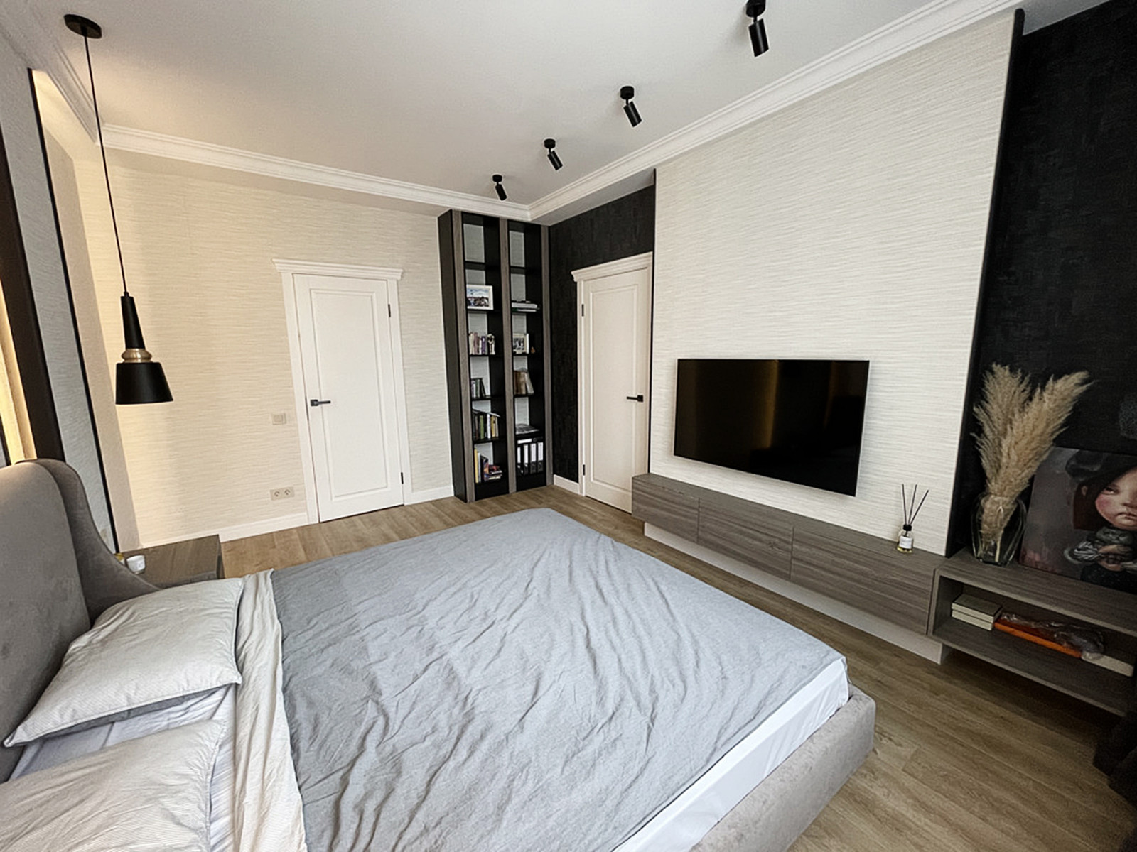 Реализованный проект квартиры с солнечными акцентами.