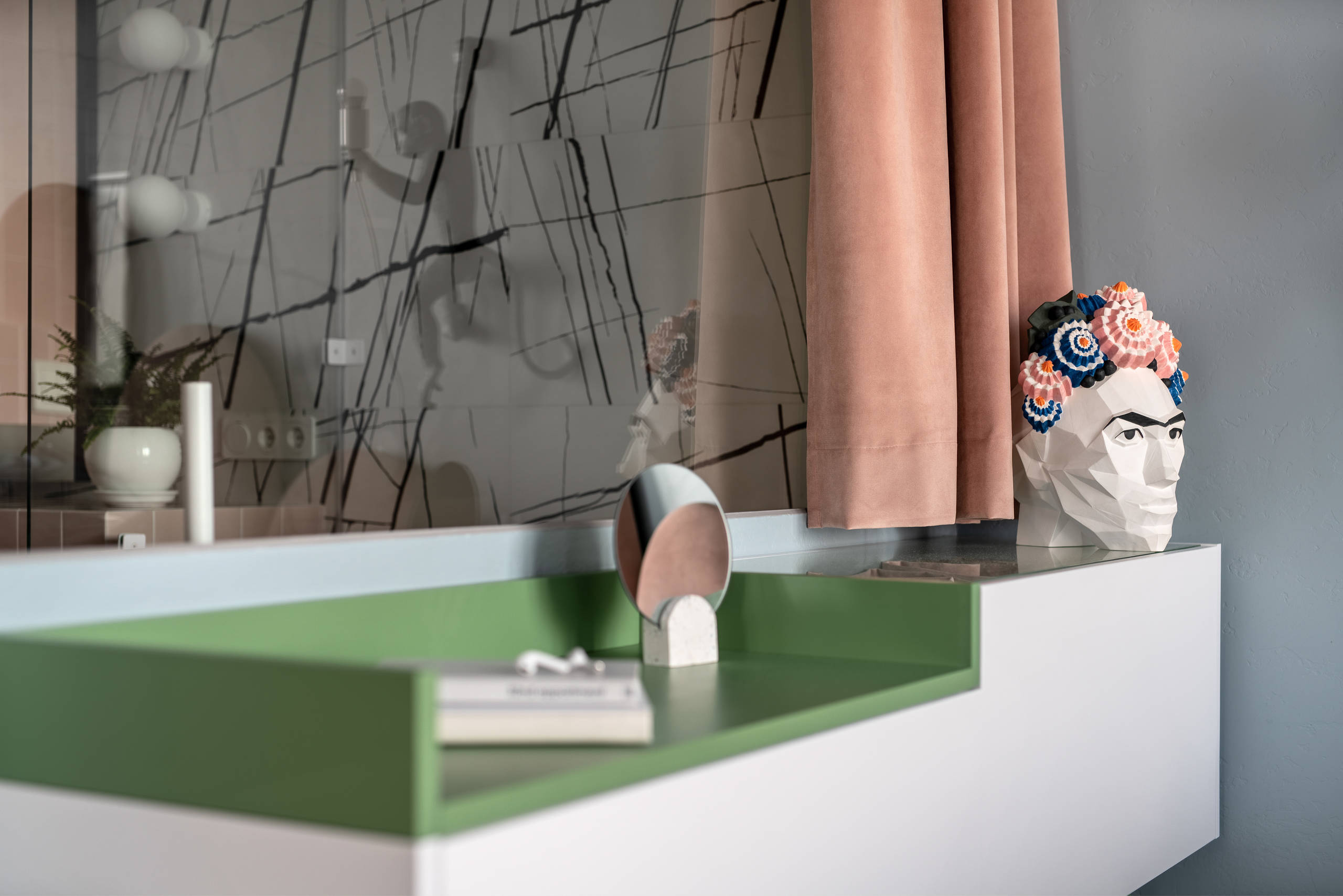 Houzz Украина: Квартира с окном из спальни в ванную