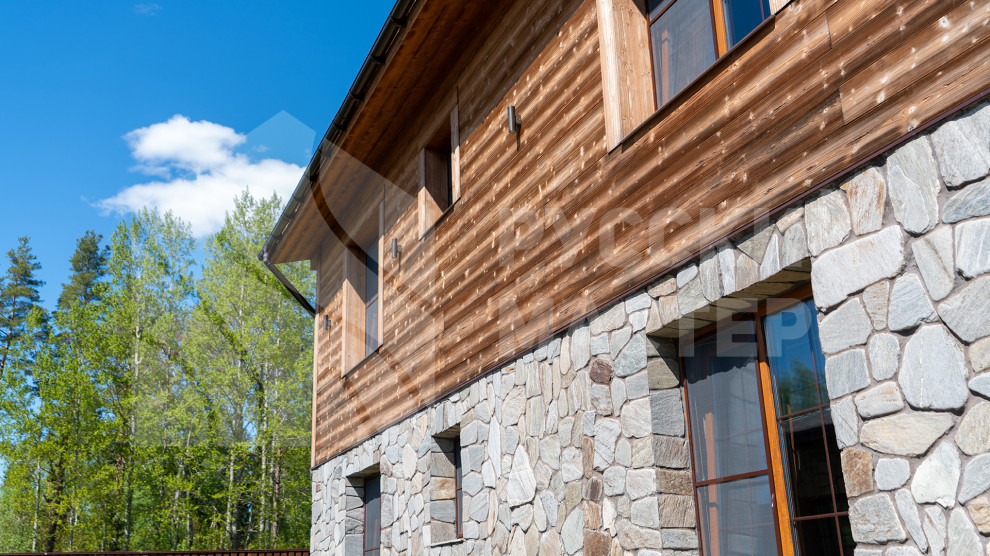 Дом в стиле шале на берегу Правдинского озера