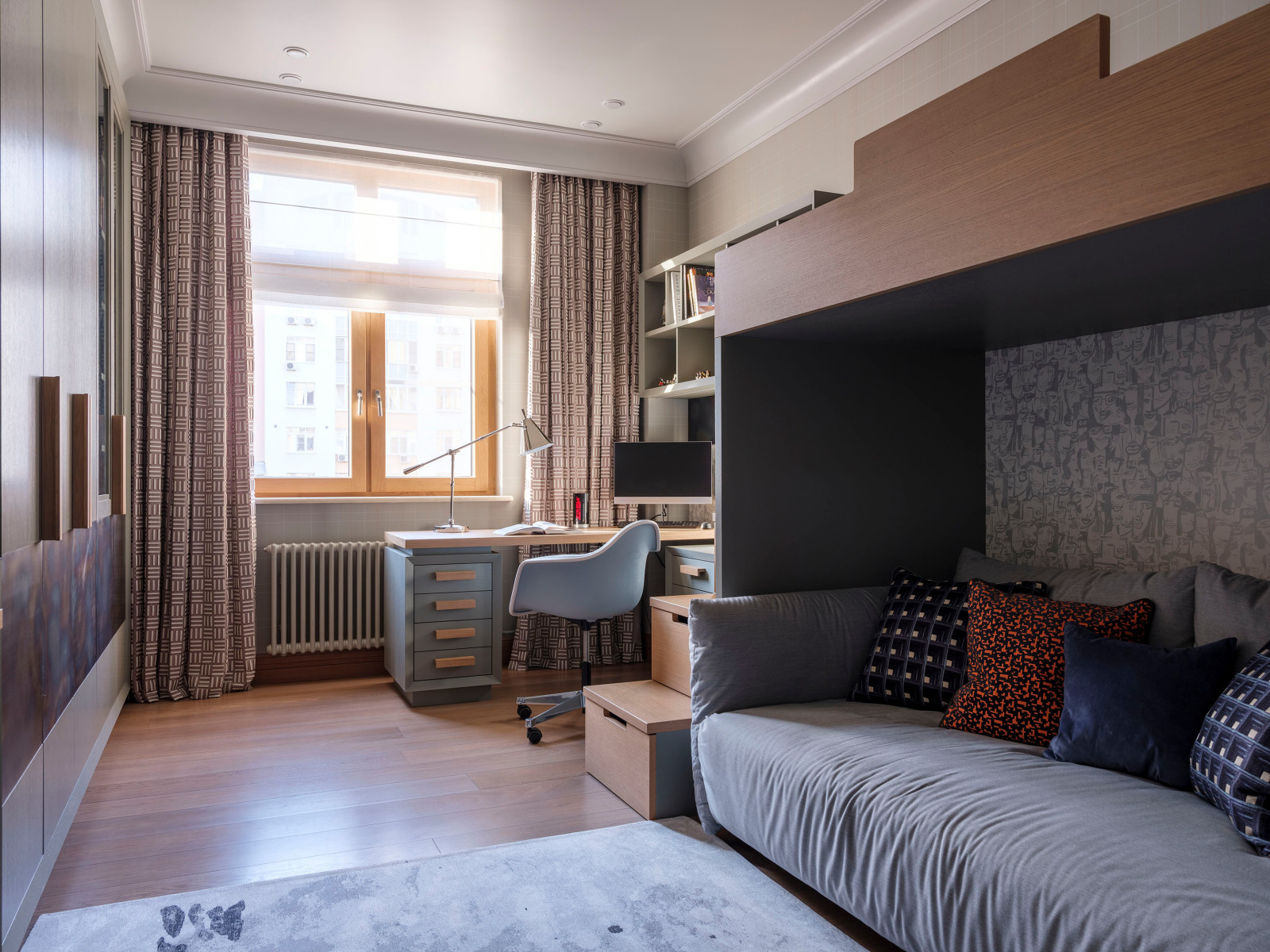 С московским характером. Детская.