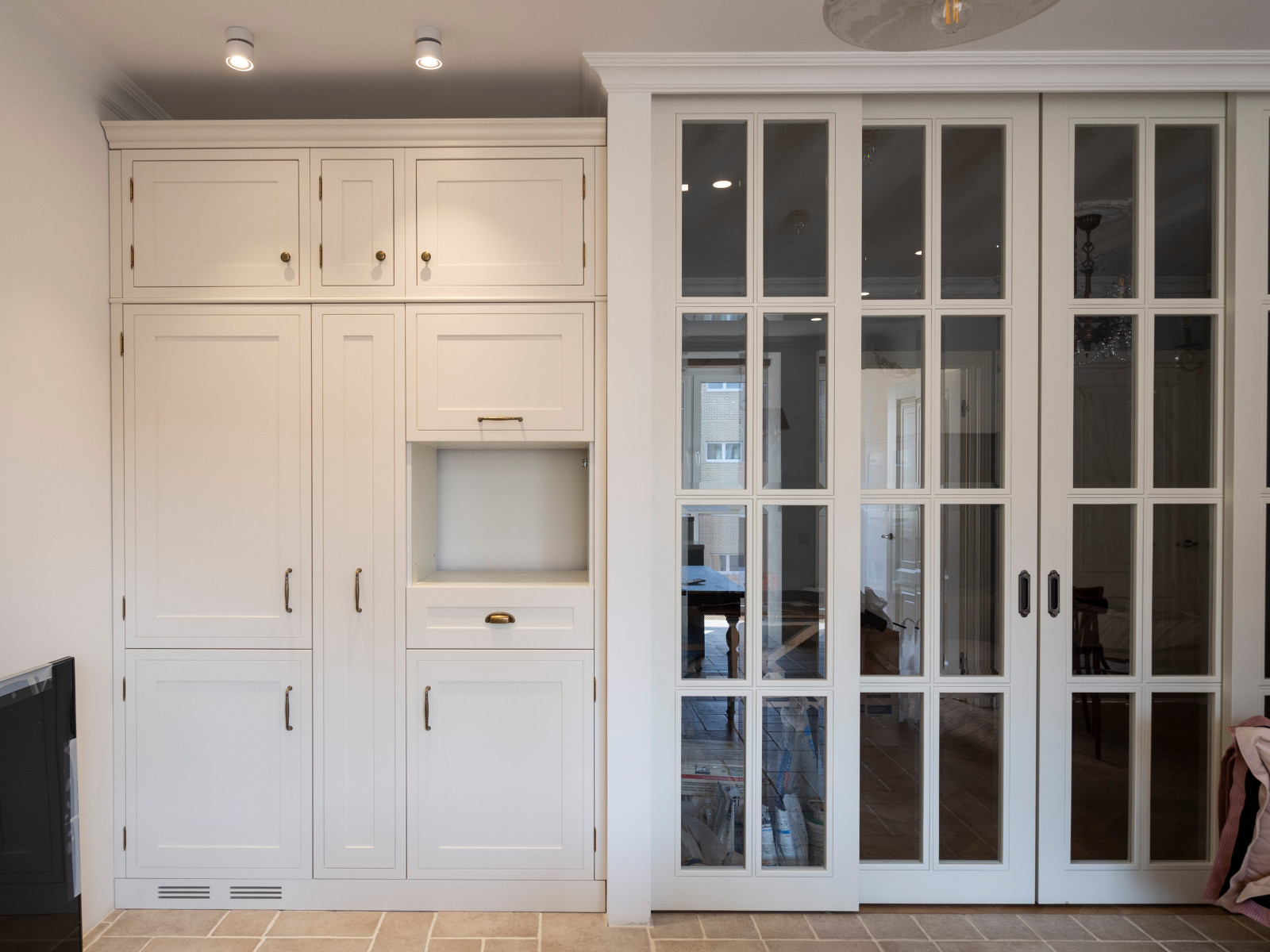 Элегантная кухня в неоклассическом стиле