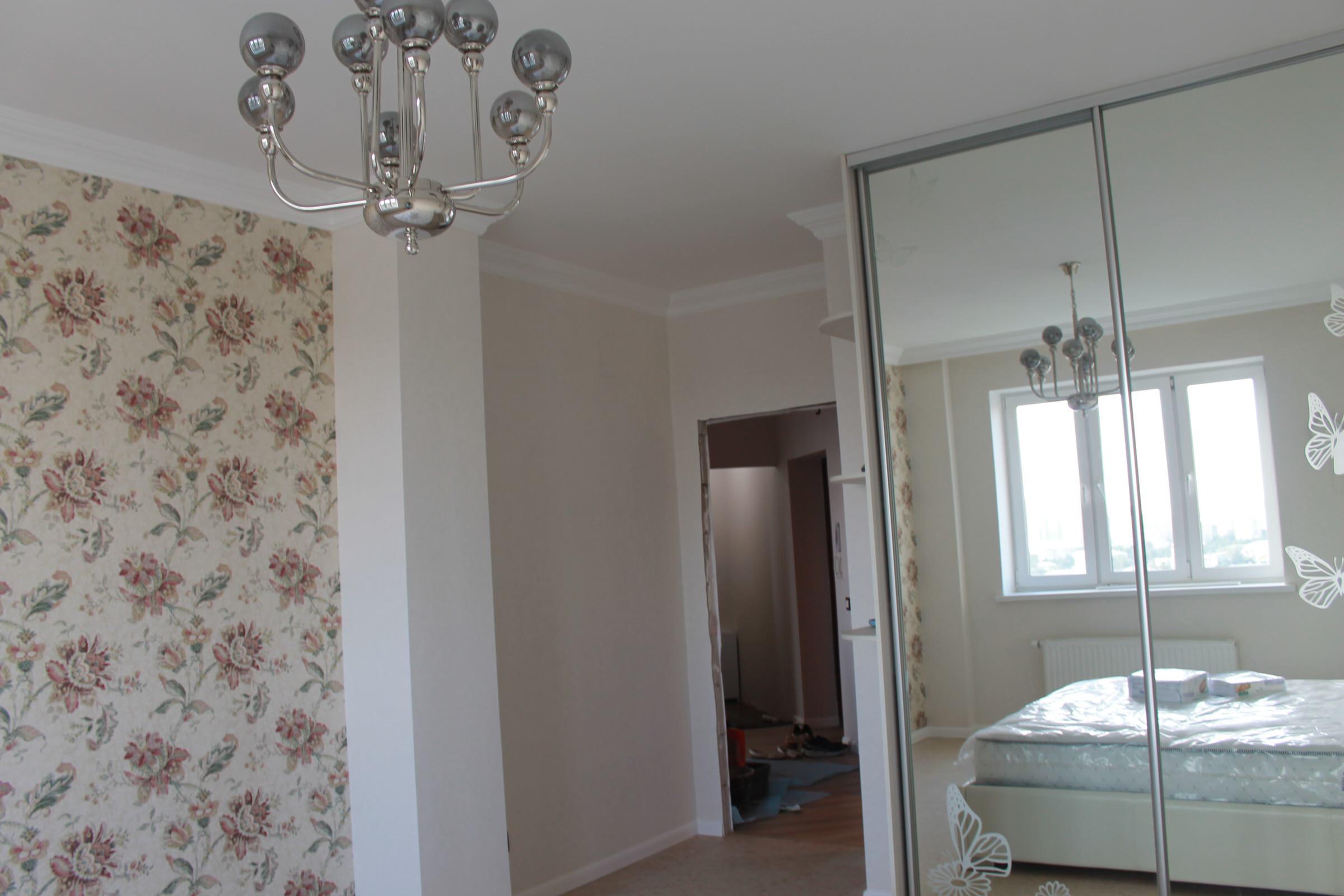 Квартира в стиле современной классики в фиолетовых тонах