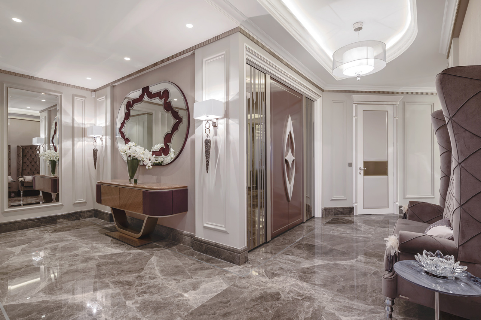 Interior of a private residence on Cote d'Azur. /  Интерьер резиденции в Ницце