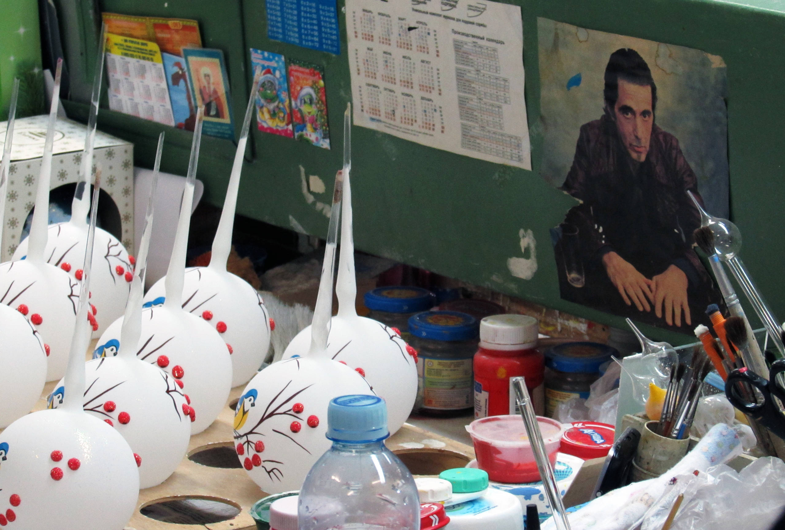 Портрет: Российские новогодние игрушки от фабрики «Елочка»