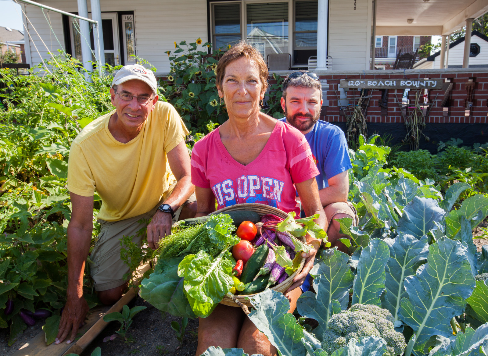 Мир дизайна: 10 огородников-любителей показывают урожай со своих грядок