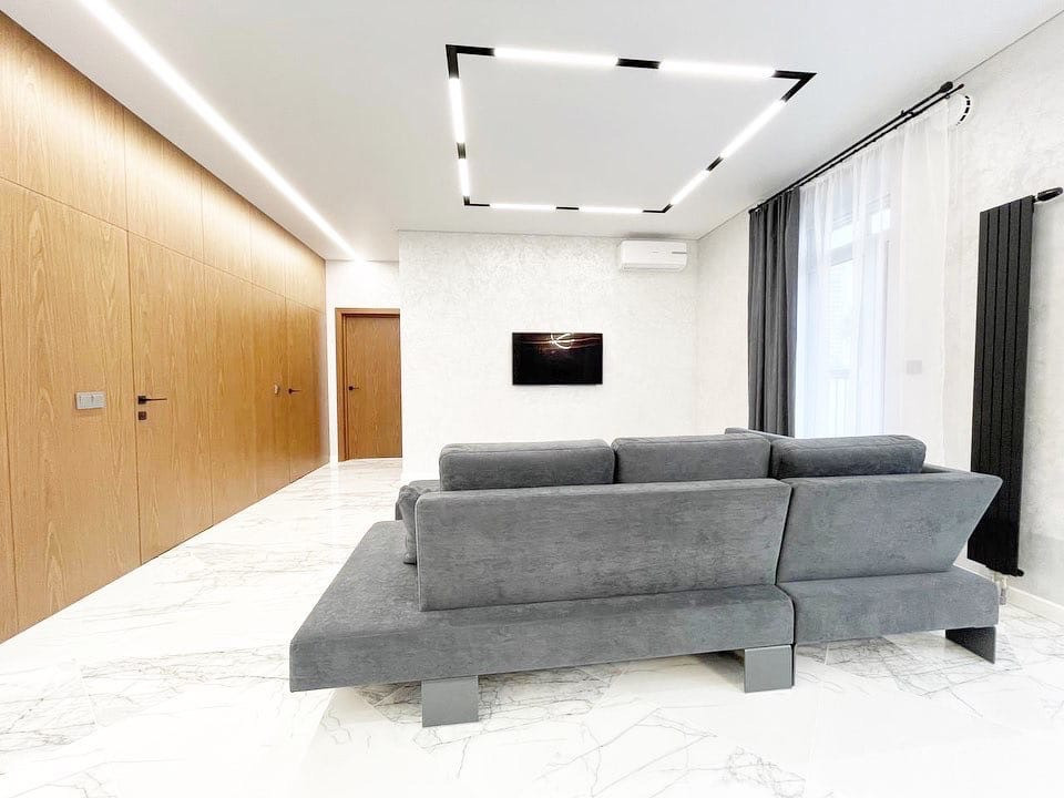 Современные потолки в ЖК на Трудовой