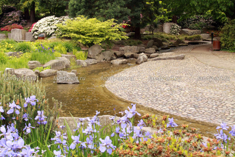 Мощение из натурального камня.