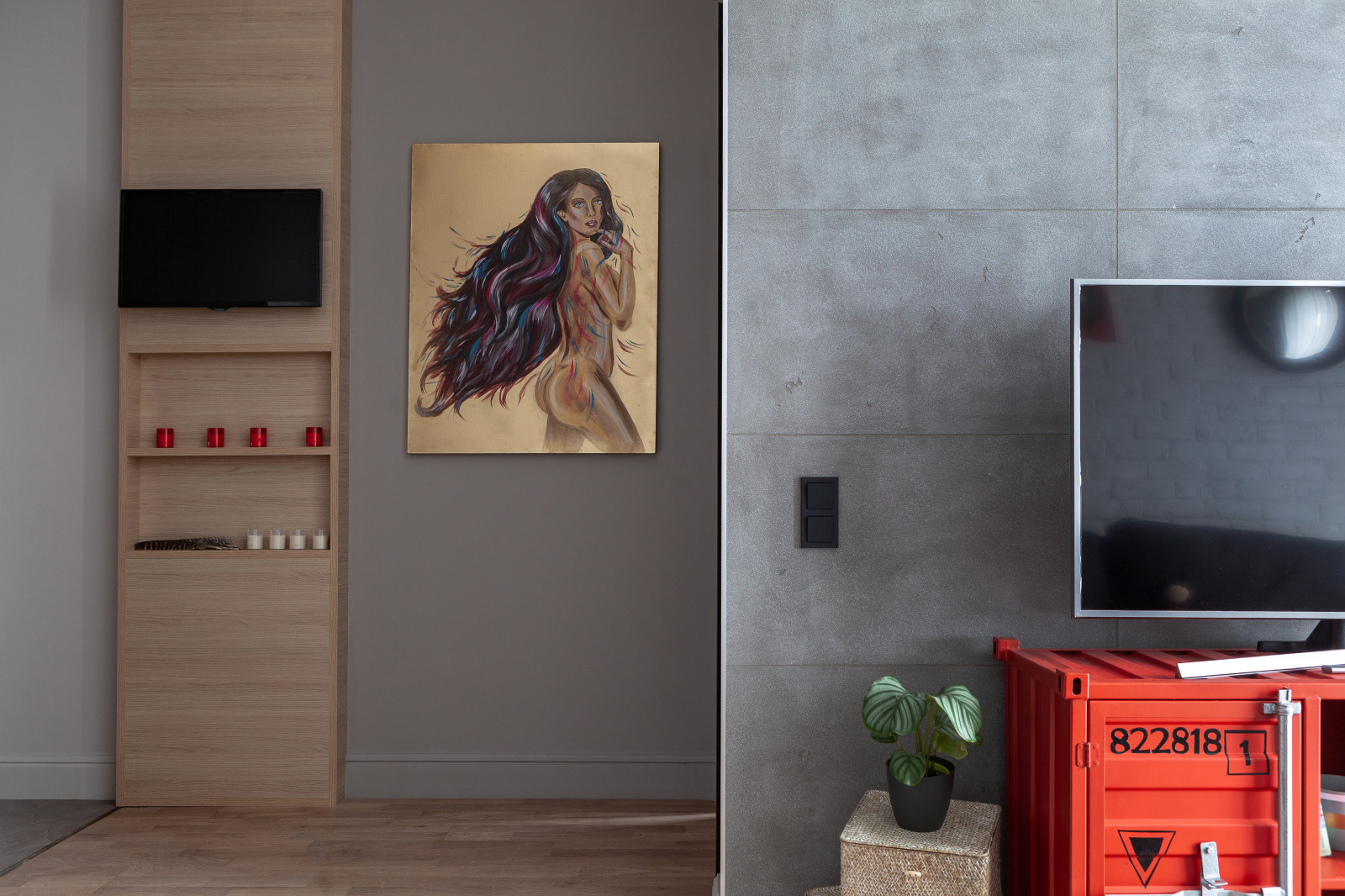 Квартира в ЗИЛАРТ с красной дверью