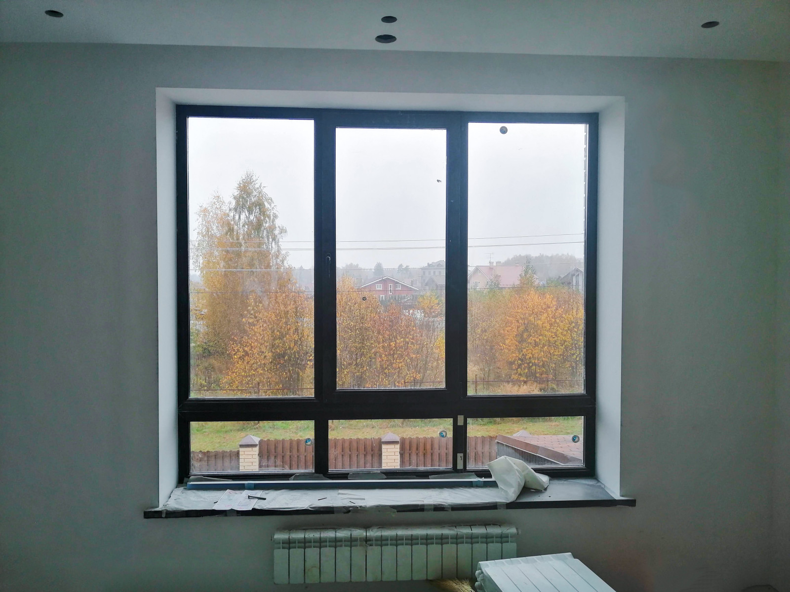 Фасад 2. Окно снаружи дома