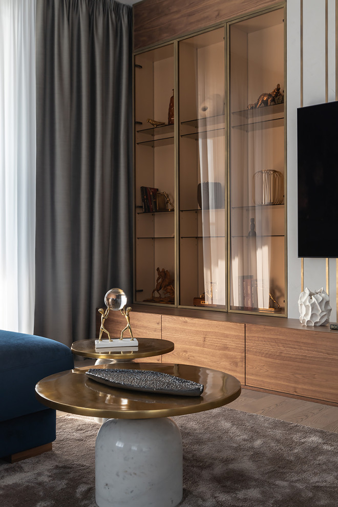 Современный интерьер с яркими акцентами в доме на набережной Невы