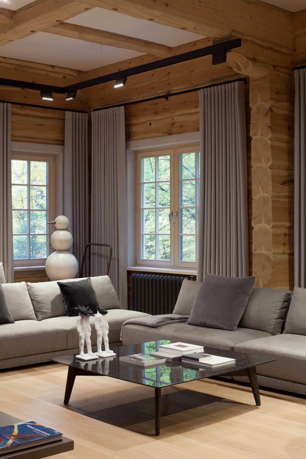 Изба с современным наполнением