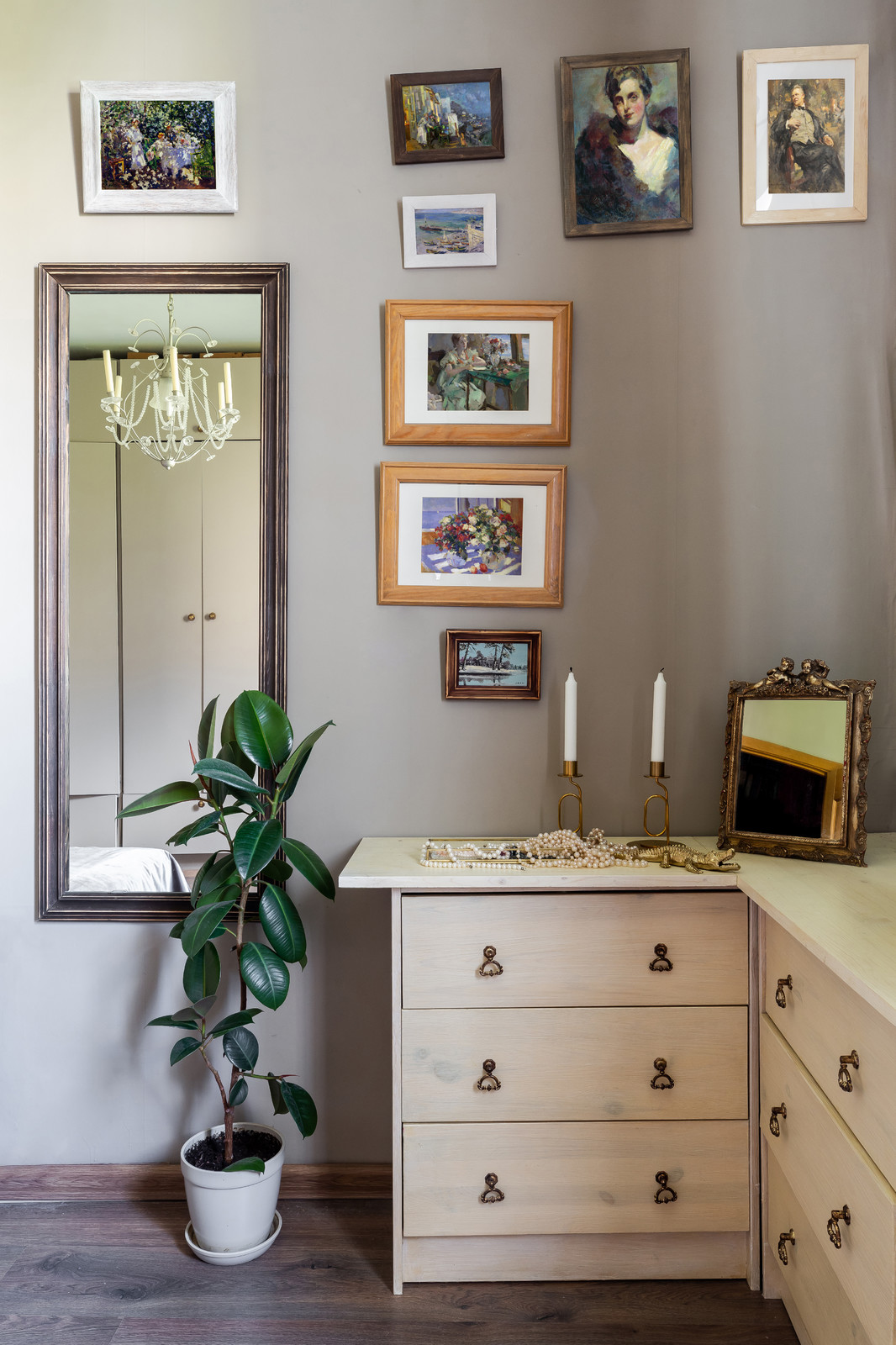 В гостях: Квартира в Петербурге, где у каждой комнаты свой цвет