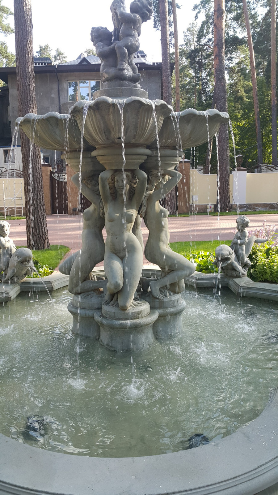 Реставрация фонтана в Горках