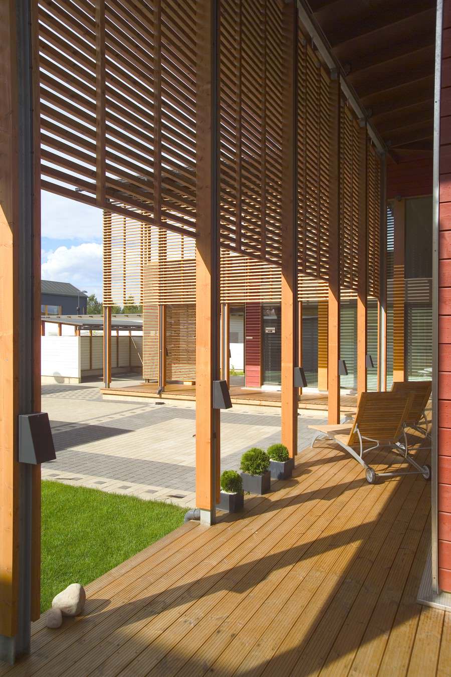 Пример применения террасной доски из термообработанной сосны