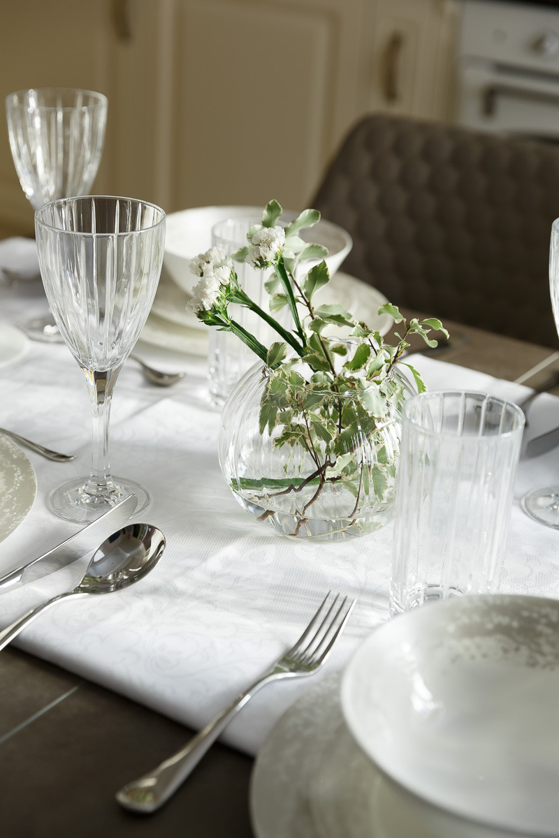 Сервировка стола в петербургской квартире