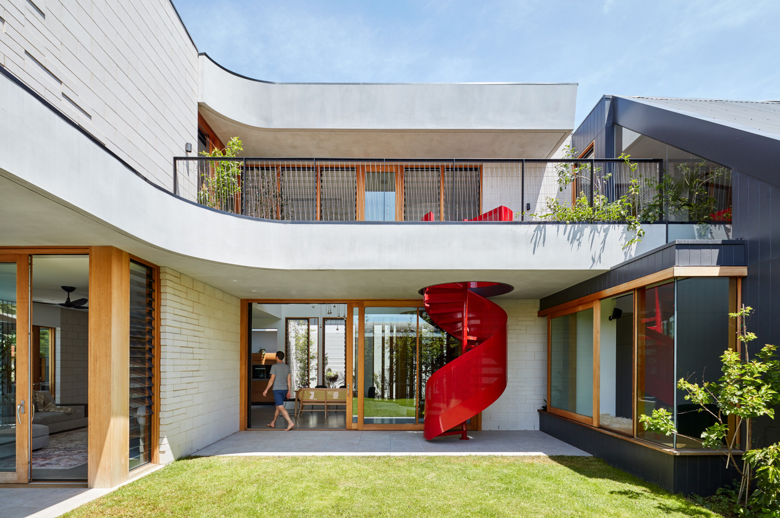 Фотоохота: Внешняя винтовая лестница