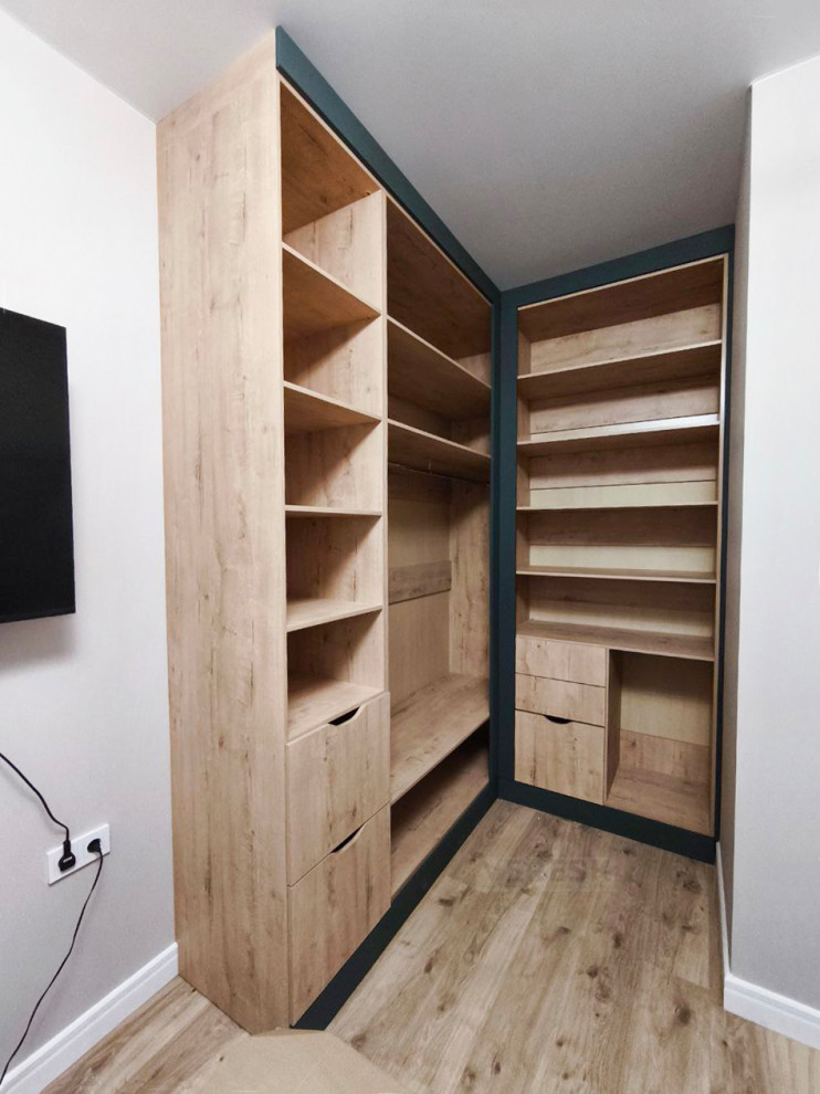 Распашные шкафы