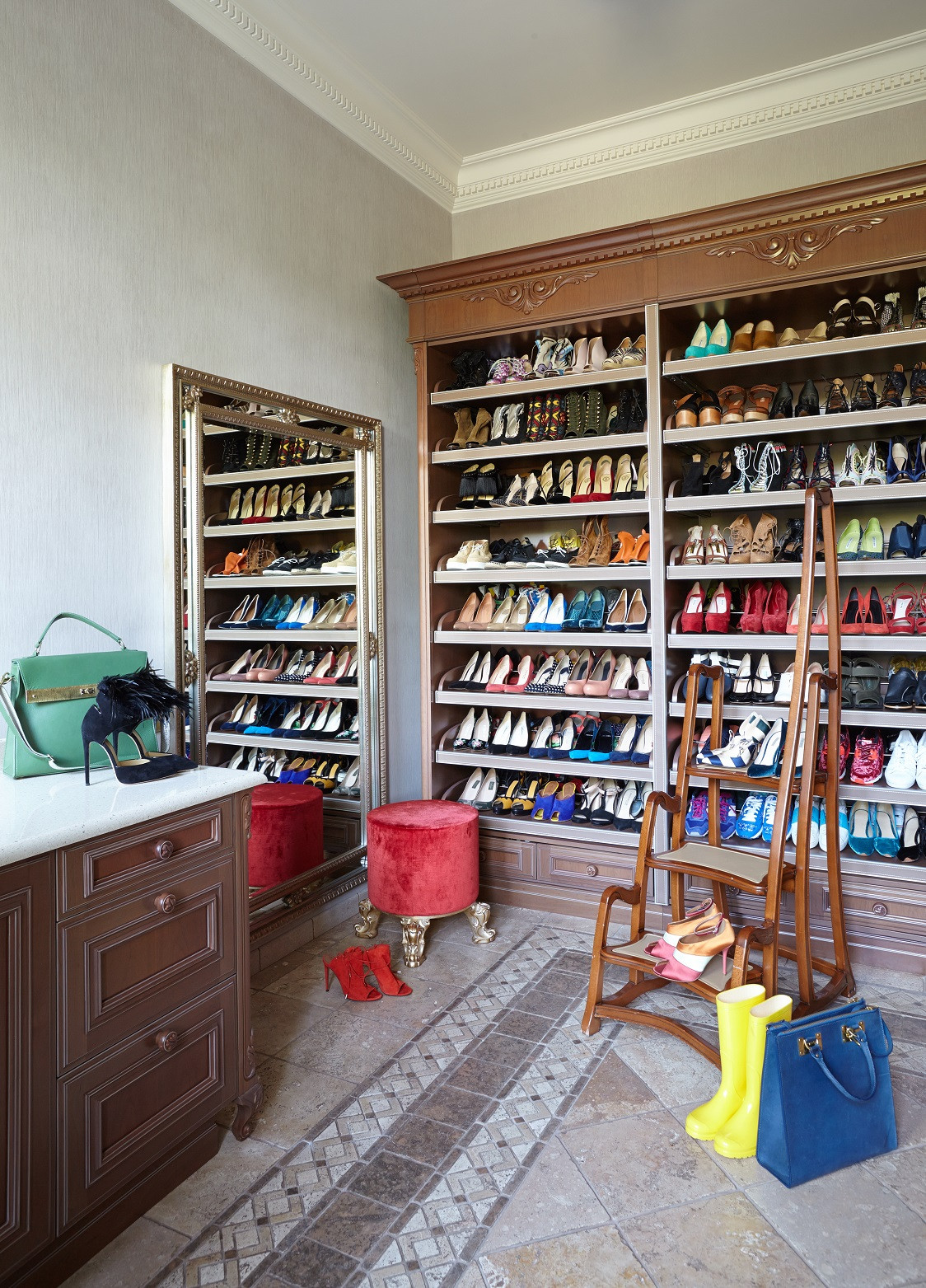 Обложка проекта: Гардеробные комнаты