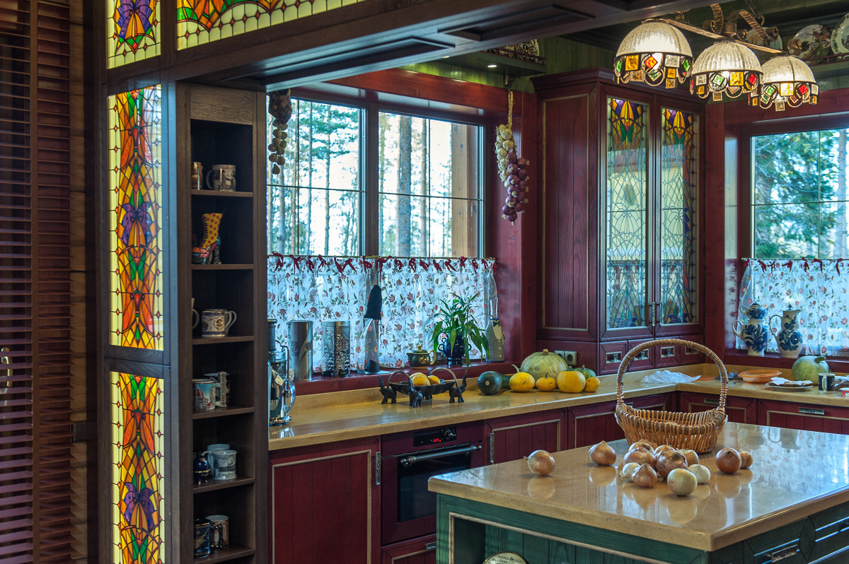 Дом с витражами